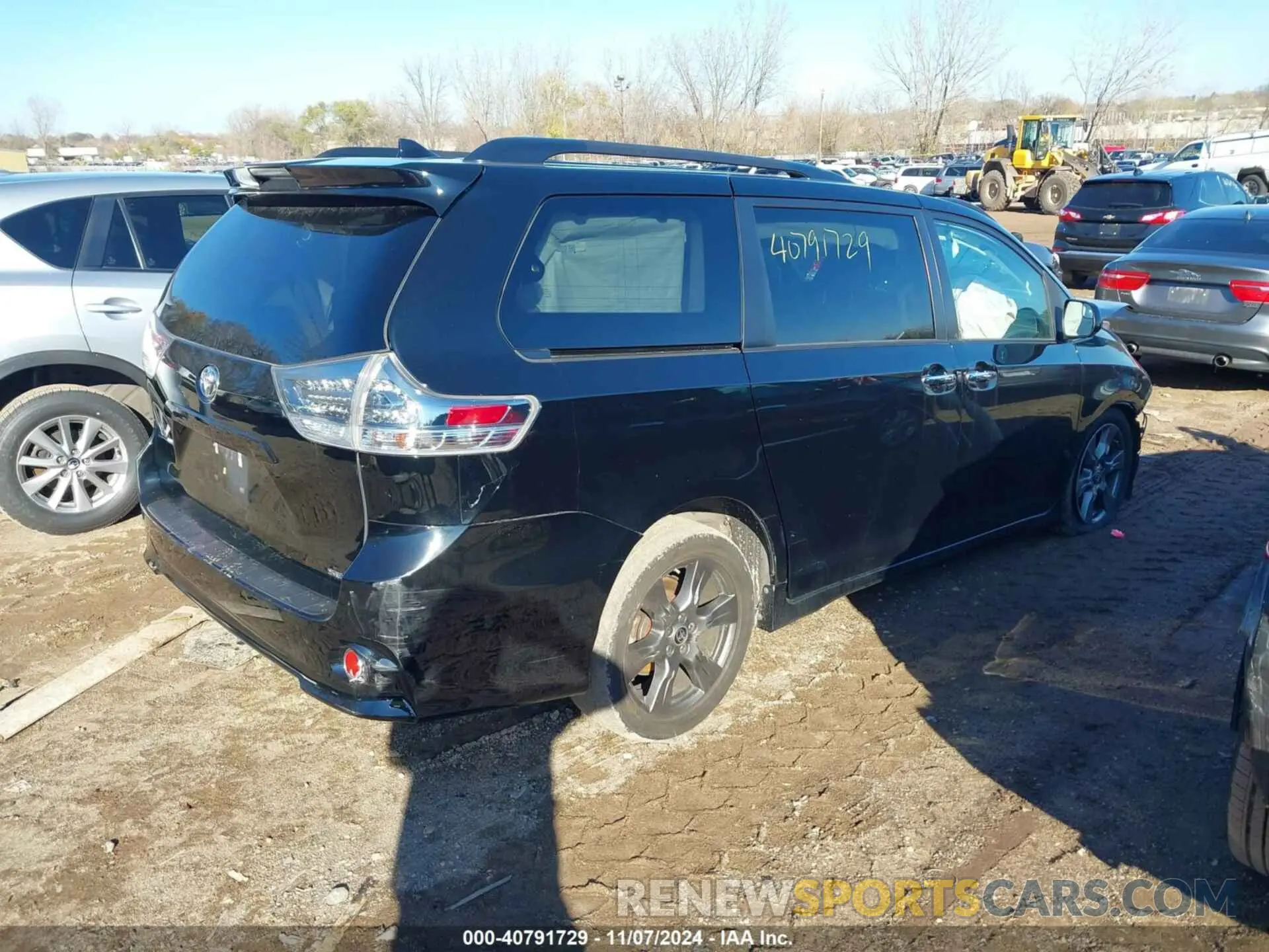 4 Photograph of a damaged car 5TDXZ3DC2LS085788 TOYOTA SIENNA 2020