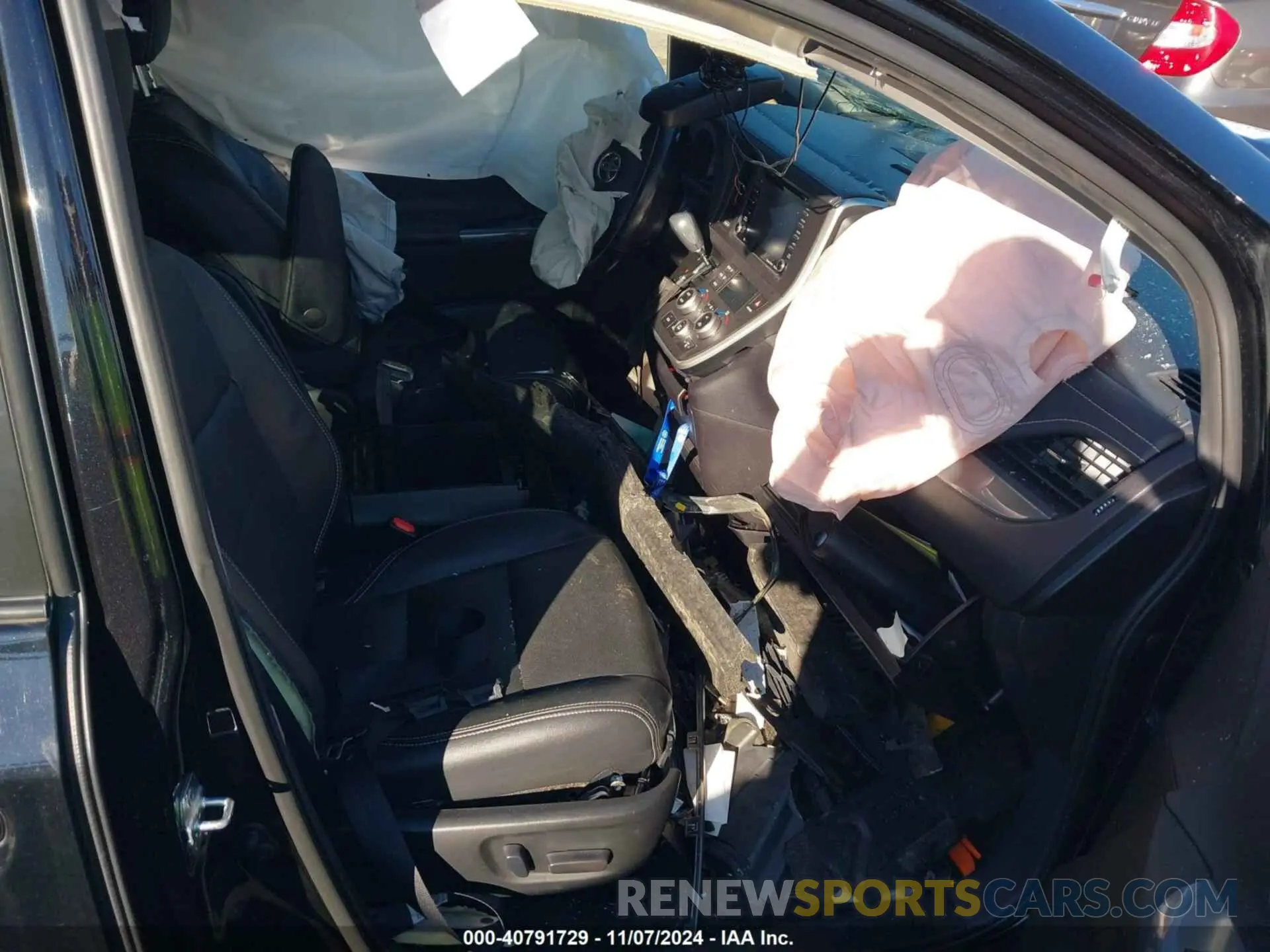 5 Photograph of a damaged car 5TDXZ3DC2LS085788 TOYOTA SIENNA 2020