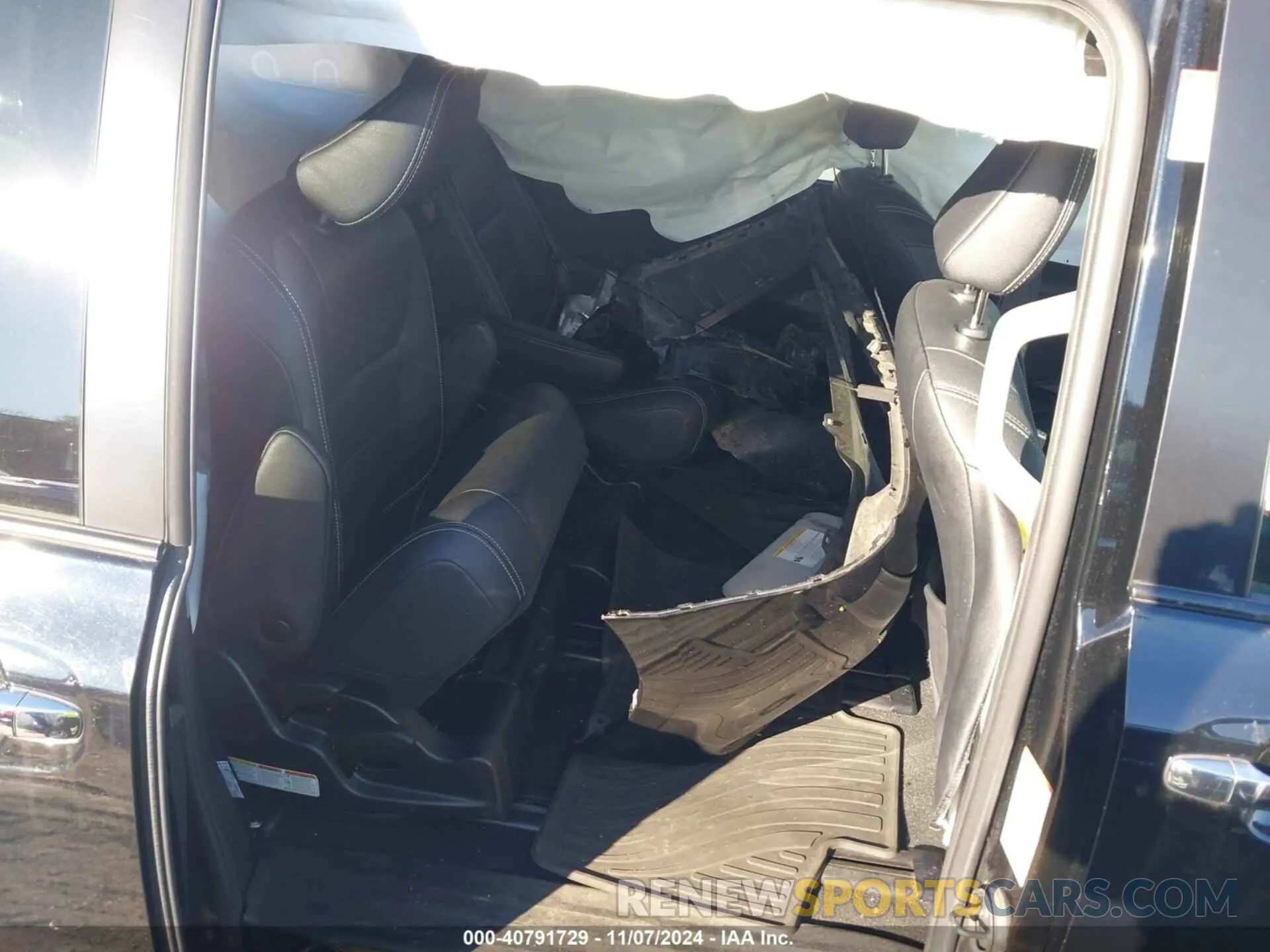 8 Photograph of a damaged car 5TDXZ3DC2LS085788 TOYOTA SIENNA 2020