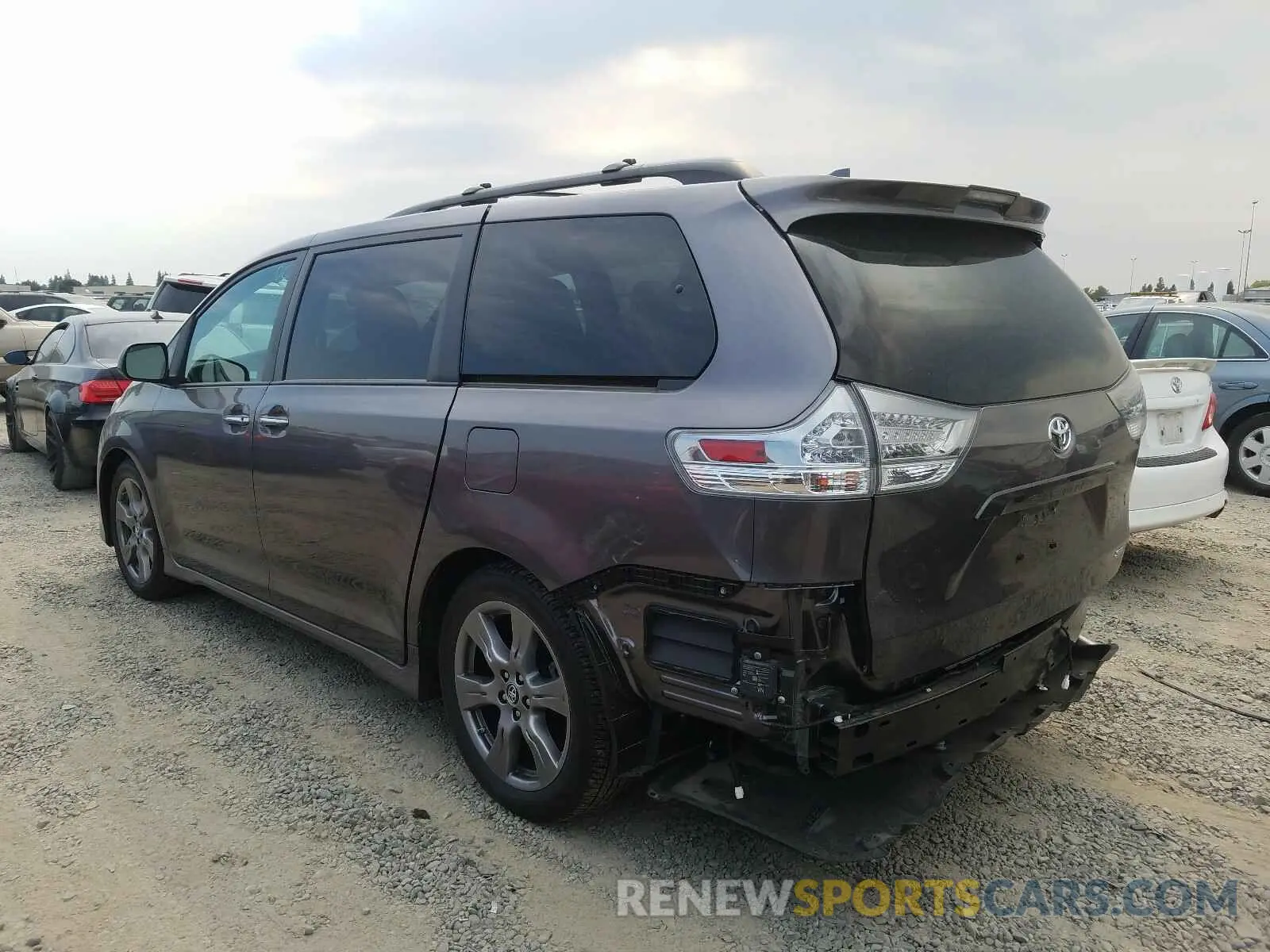 3 Photograph of a damaged car 5TDXZ3DC3LS047986 TOYOTA SIENNA 2020