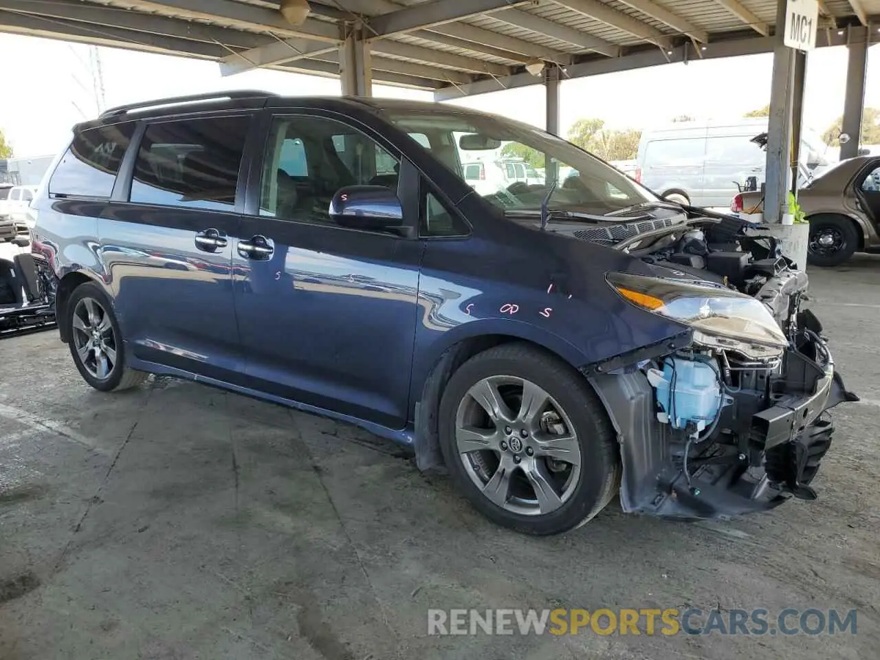 4 Photograph of a damaged car 5TDXZ3DC4LS034373 TOYOTA SIENNA 2020