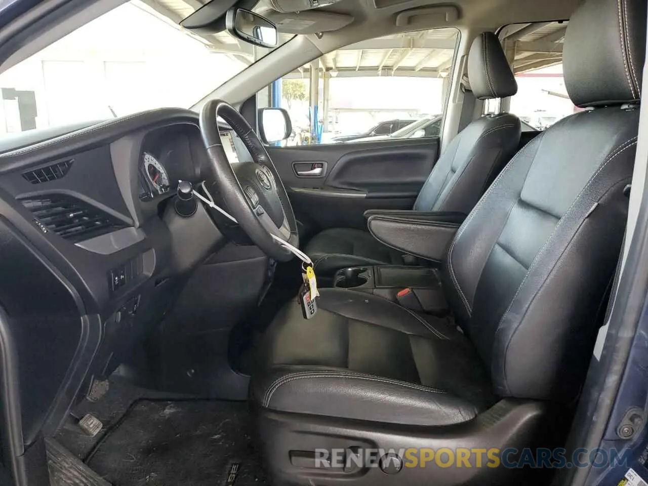 7 Photograph of a damaged car 5TDXZ3DC4LS034373 TOYOTA SIENNA 2020