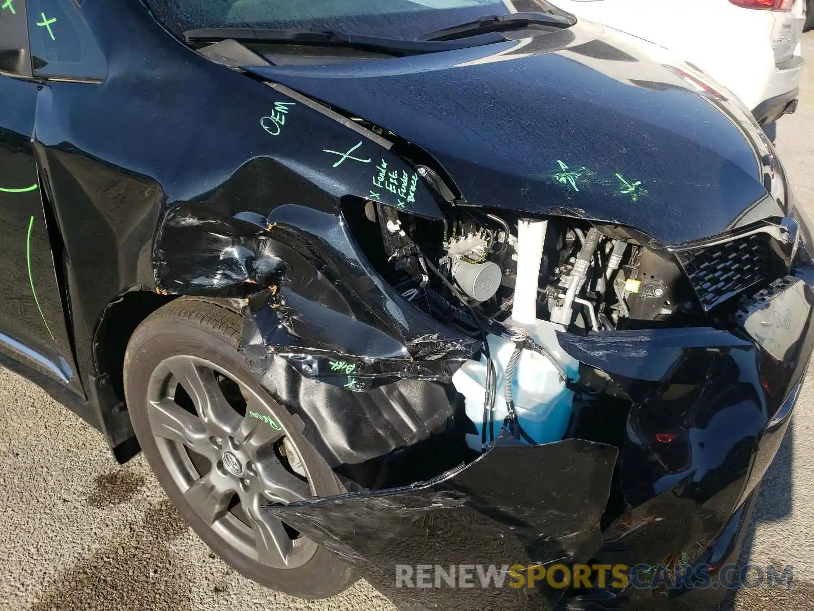 9 Photograph of a damaged car 5TDXZ3DC5LS023835 TOYOTA SIENNA 2020