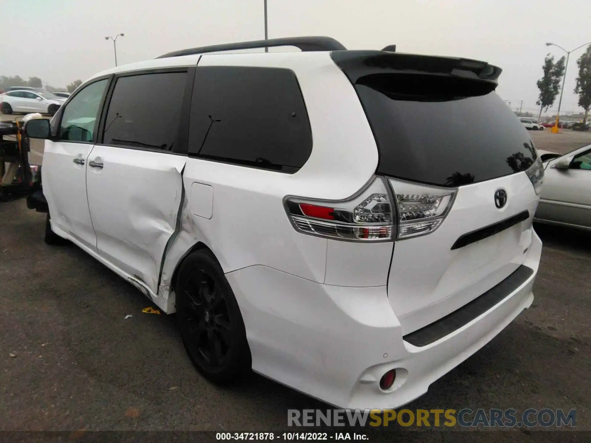 3 Photograph of a damaged car 5TDXZ3DC6LS022967 TOYOTA SIENNA 2020