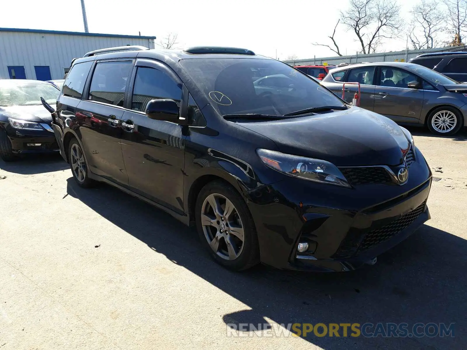 1 Photograph of a damaged car 5TDXZ3DC8LS023635 TOYOTA SIENNA 2020