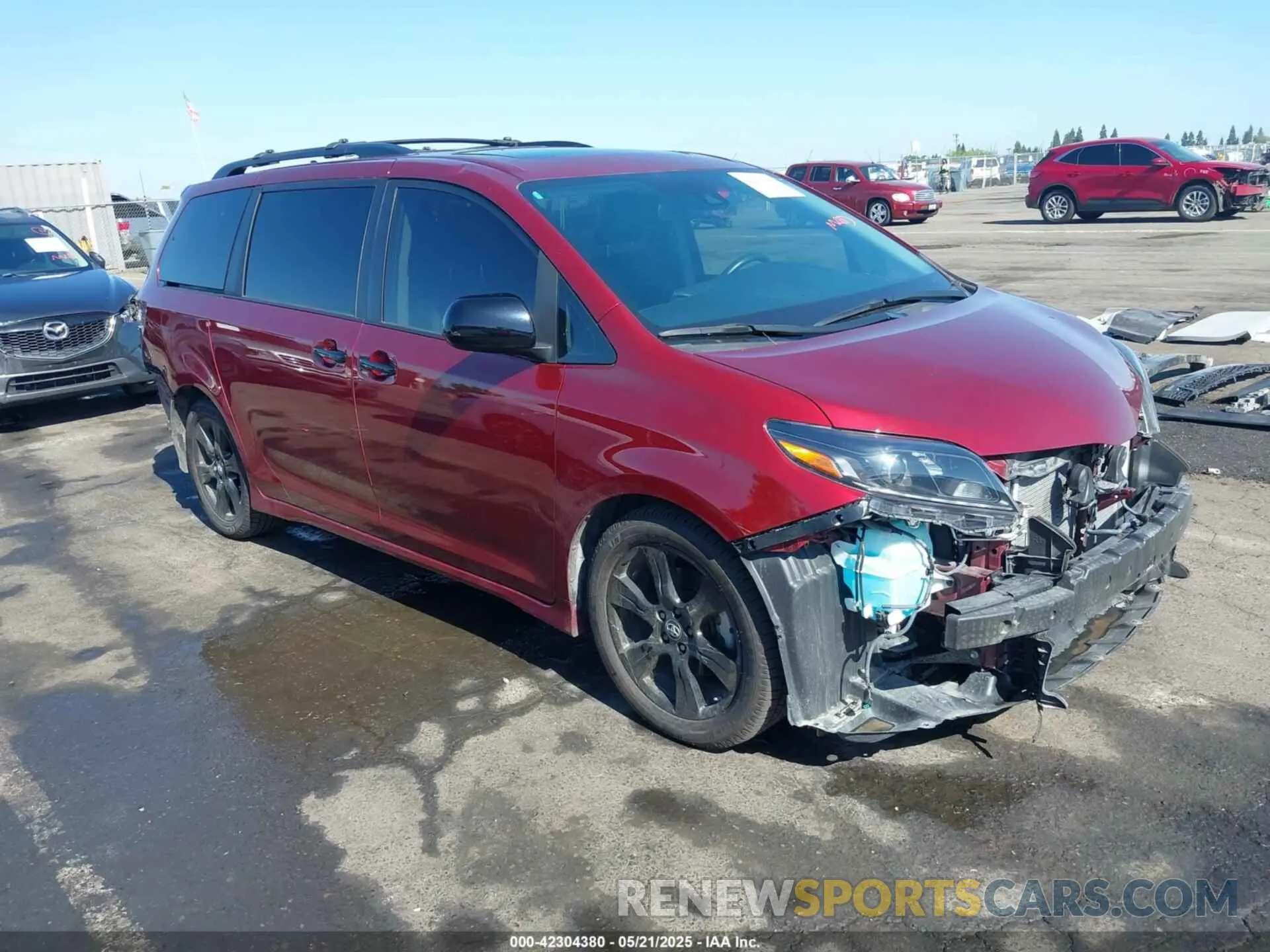 1 Photograph of a damaged car 5TDXZ3DC8LS053685 TOYOTA SIENNA 2020