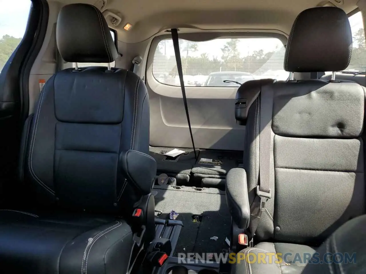 10 Photograph of a damaged car 5TDXZ3DC9LS072925 TOYOTA SIENNA 2020