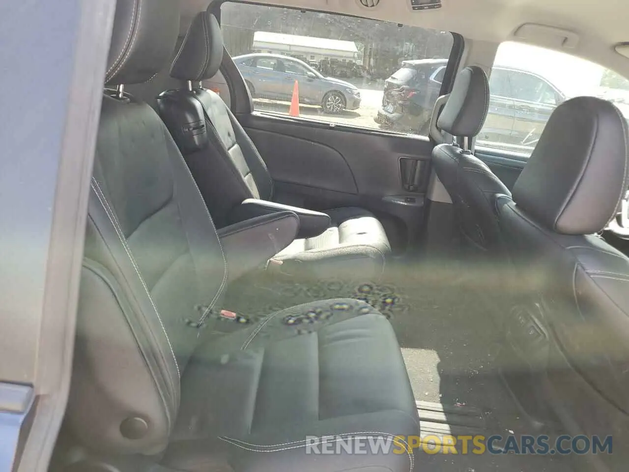 11 Photograph of a damaged car 5TDXZ3DC9LS072925 TOYOTA SIENNA 2020
