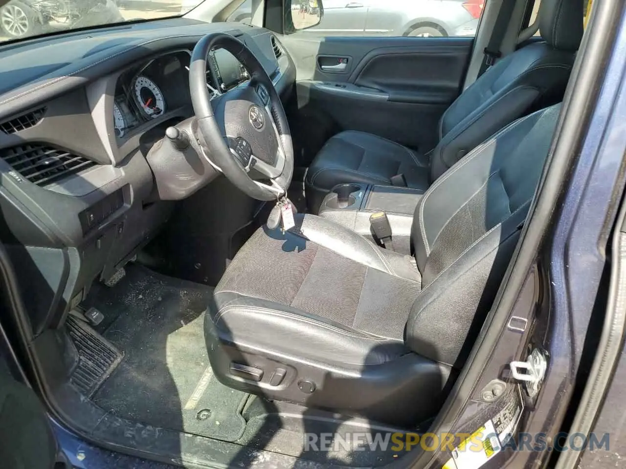 7 Photograph of a damaged car 5TDXZ3DC9LS072925 TOYOTA SIENNA 2020