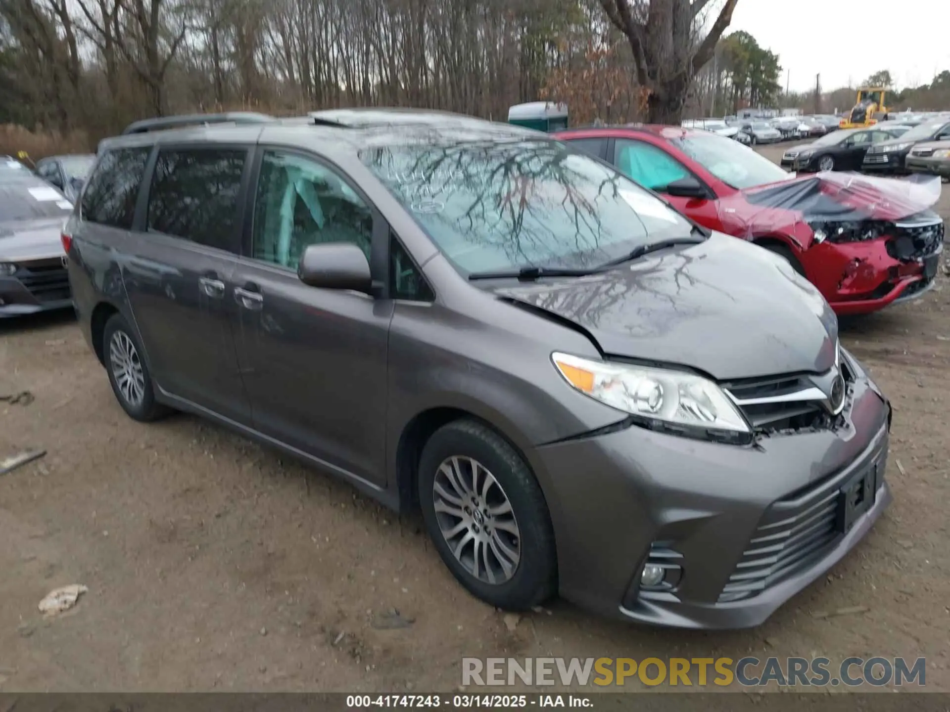13 Photograph of a damaged car 5TDYZ3DC0LS024542 TOYOTA SIENNA 2020