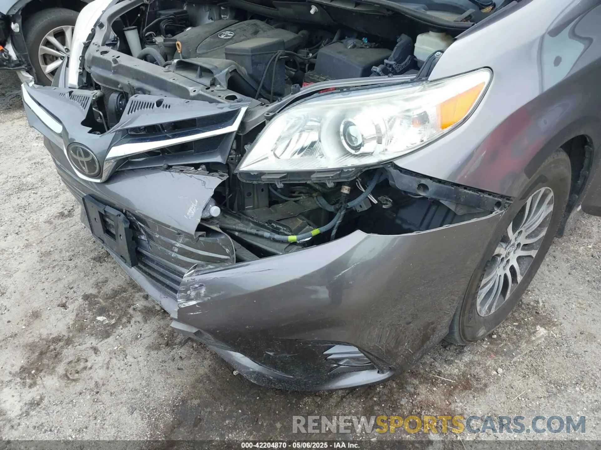 6 Photograph of a damaged car 5TDYZ3DC0LS024959 TOYOTA SIENNA 2020