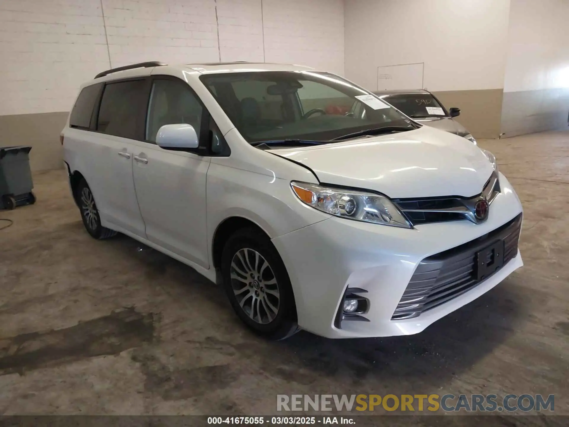 1 Photograph of a damaged car 5TDYZ3DC0LS025013 TOYOTA SIENNA 2020