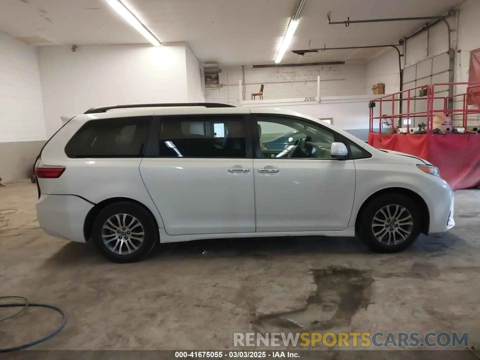 13 Photograph of a damaged car 5TDYZ3DC0LS025013 TOYOTA SIENNA 2020