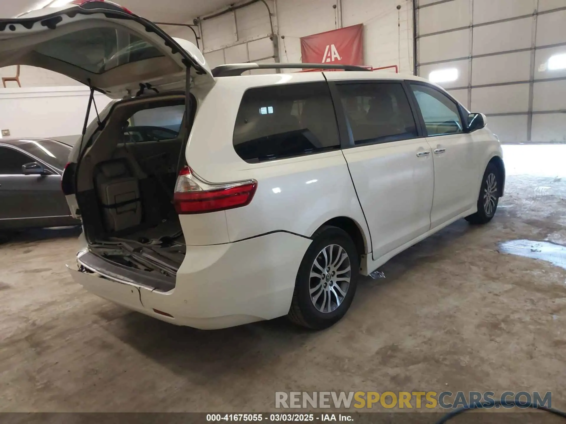 4 Photograph of a damaged car 5TDYZ3DC0LS025013 TOYOTA SIENNA 2020