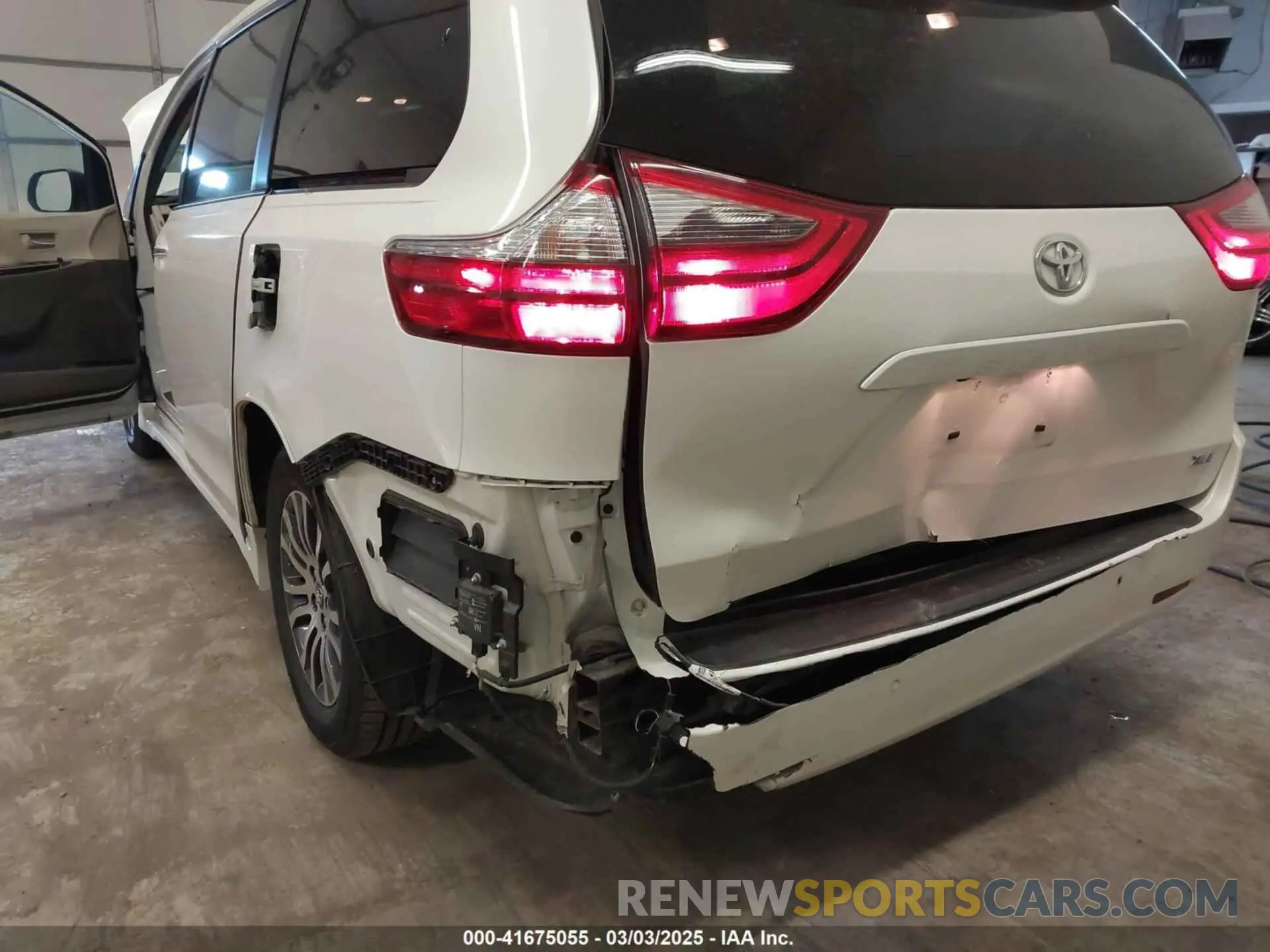6 Photograph of a damaged car 5TDYZ3DC0LS025013 TOYOTA SIENNA 2020