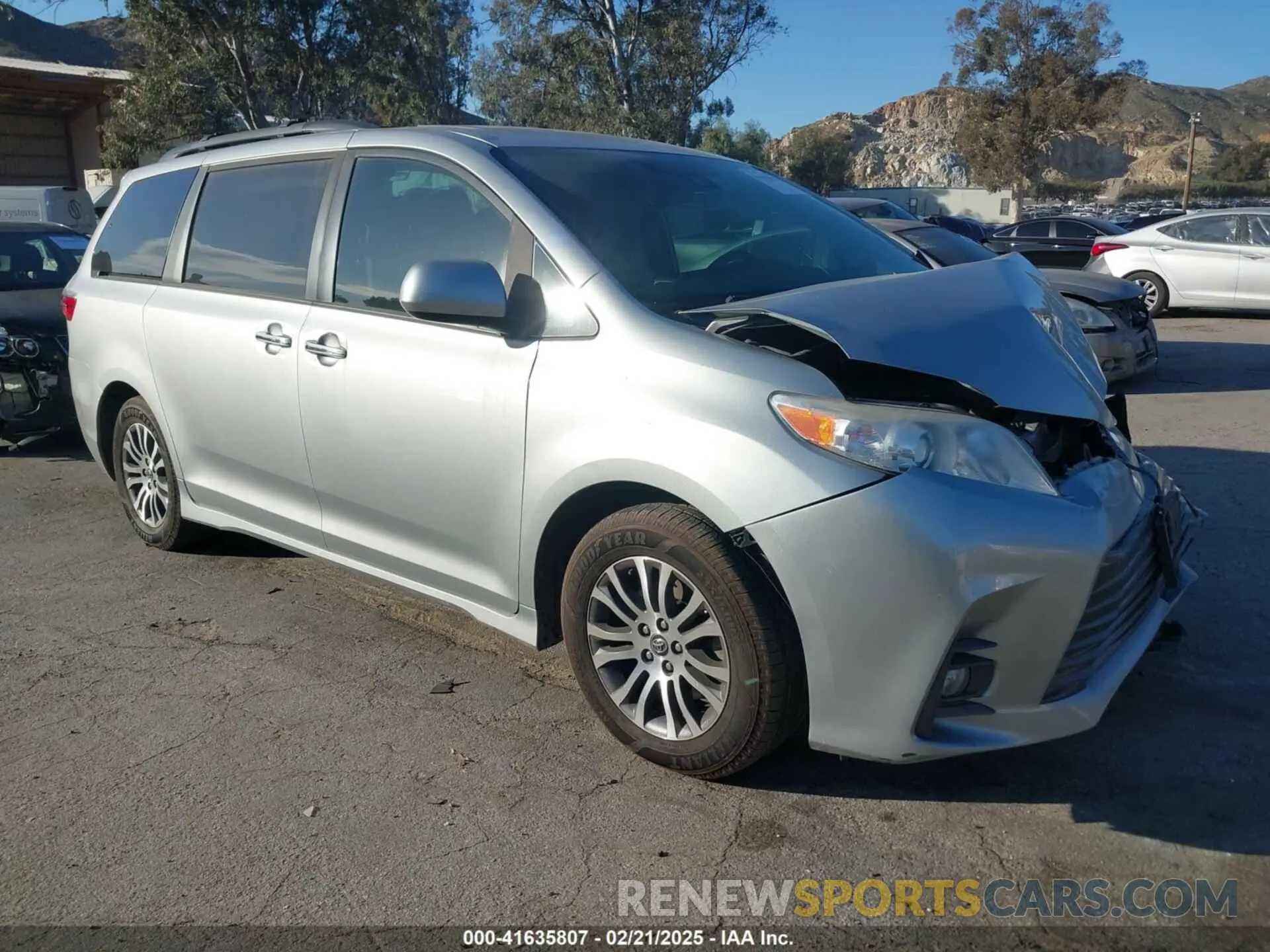 1 Photograph of a damaged car 5TDYZ3DC0LS049229 TOYOTA SIENNA 2020