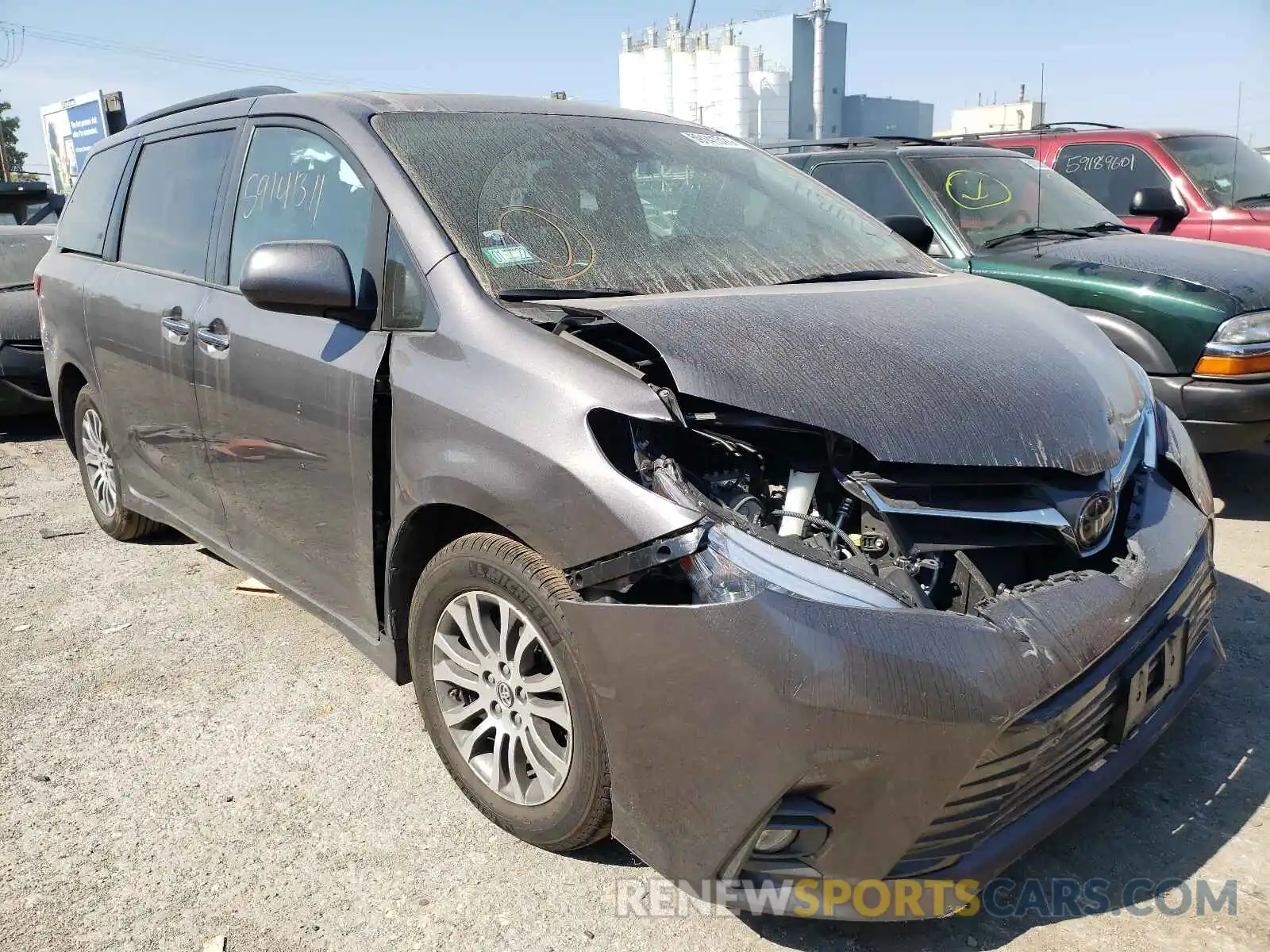 1 Photograph of a damaged car 5TDYZ3DC0LS056746 TOYOTA SIENNA 2020