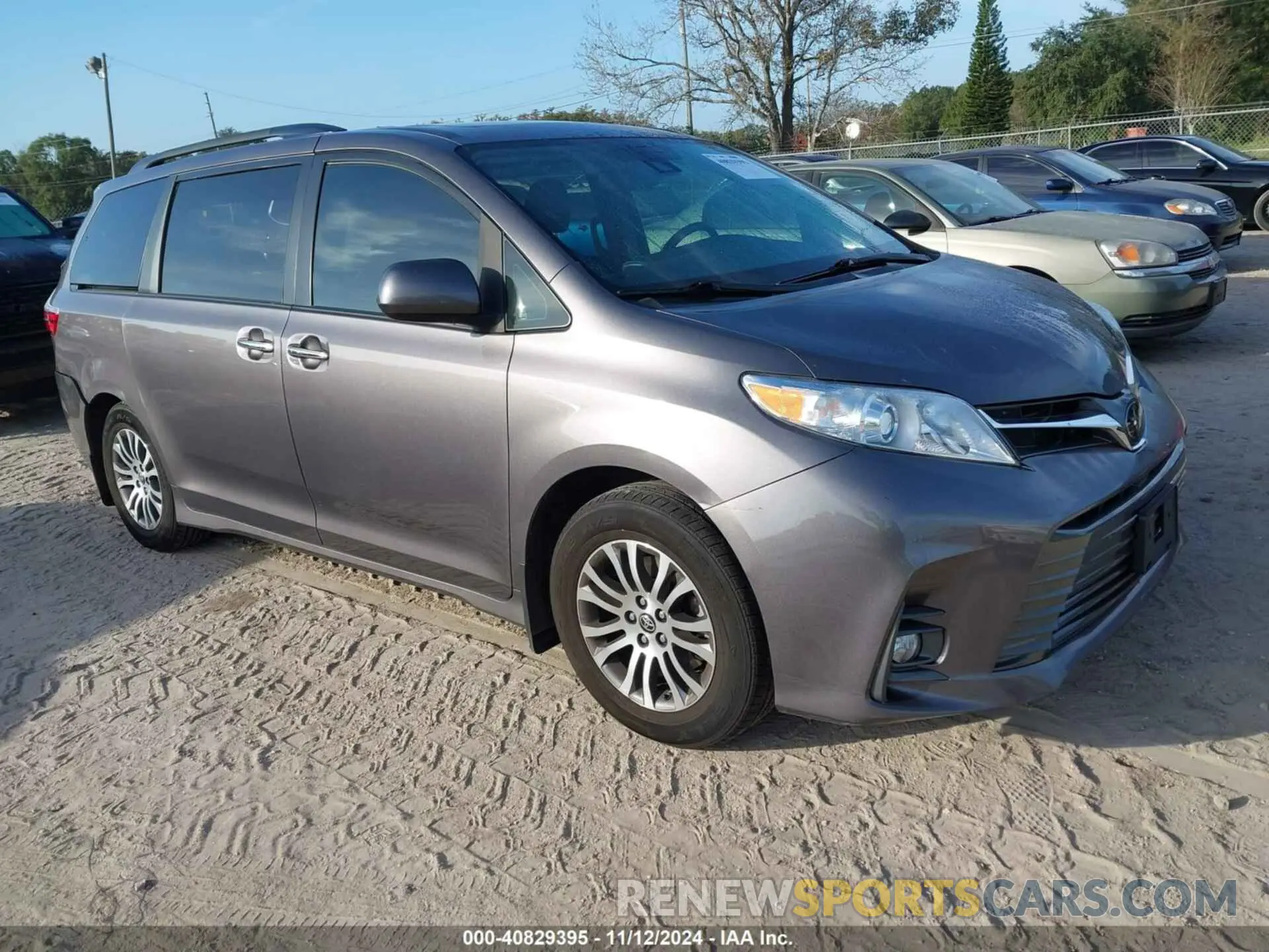1 Photograph of a damaged car 5TDYZ3DC0LS058657 TOYOTA SIENNA 2020