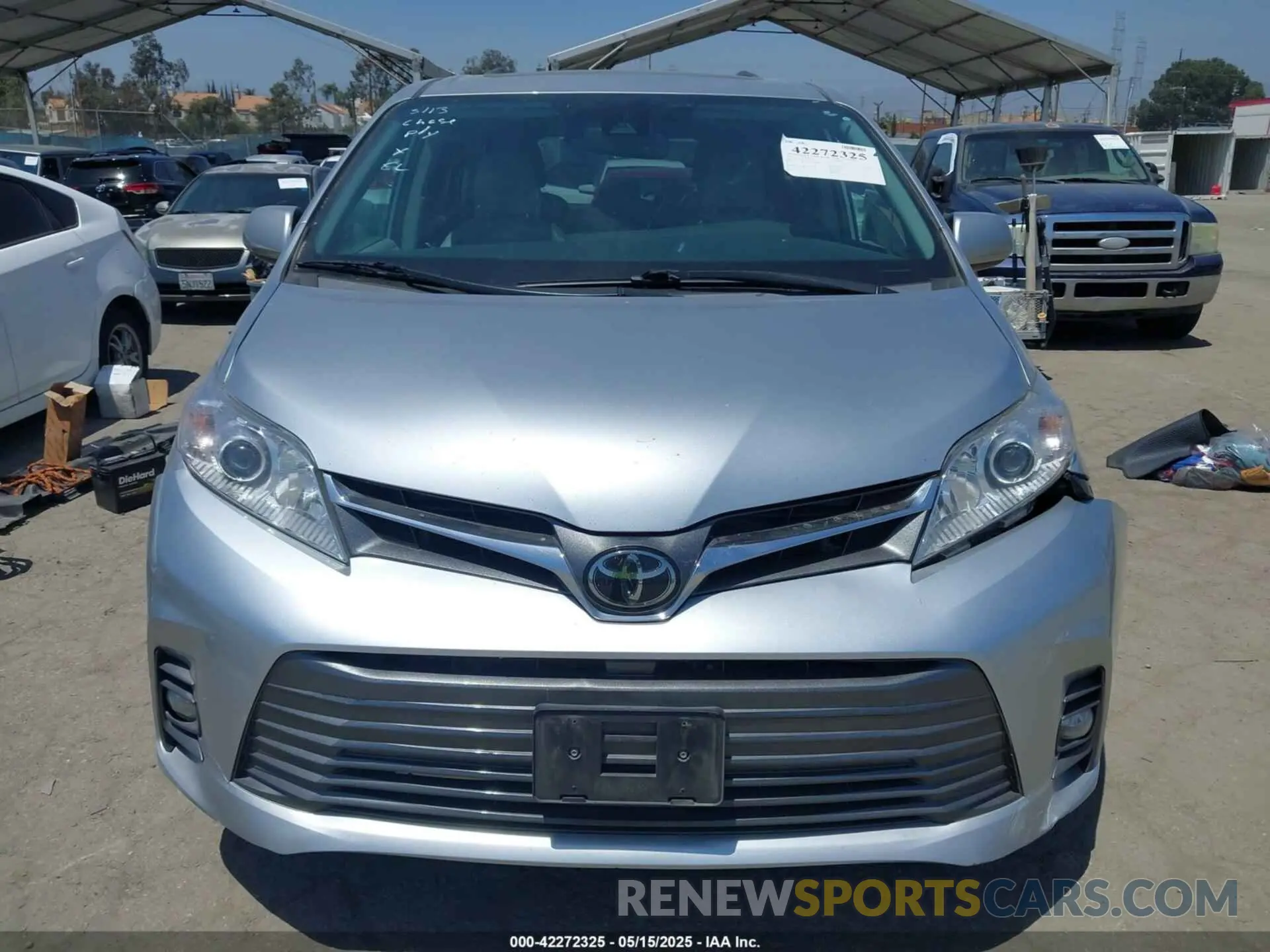 11 Photograph of a damaged car 5TDYZ3DC0LS068198 TOYOTA SIENNA 2020