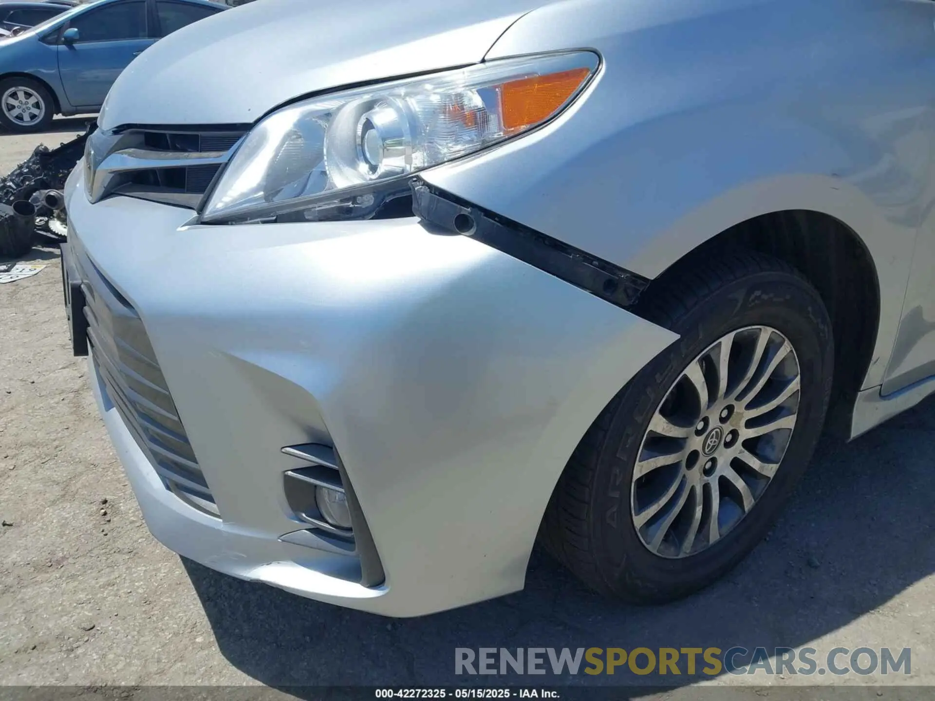 6 Photograph of a damaged car 5TDYZ3DC0LS068198 TOYOTA SIENNA 2020