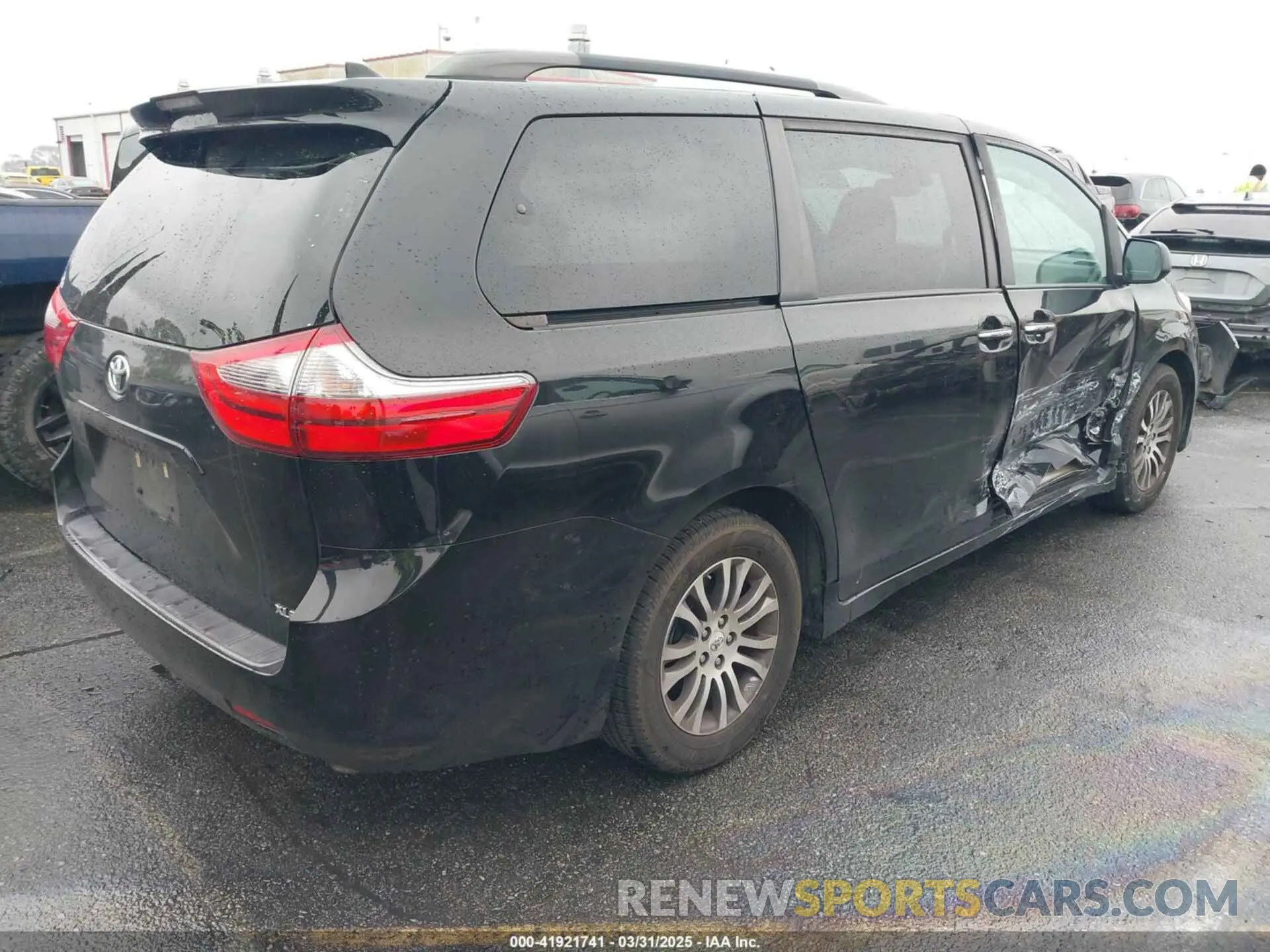 4 Photograph of a damaged car 5TDYZ3DC0LS068251 TOYOTA SIENNA 2020