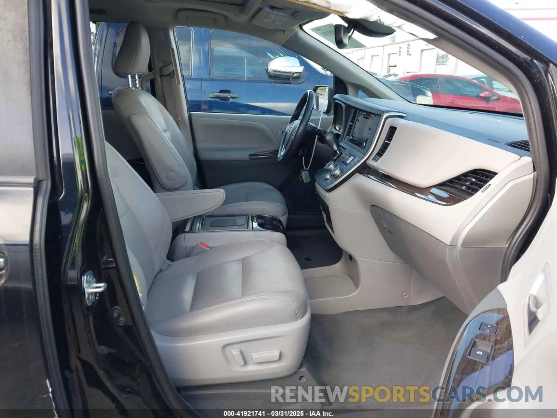 5 Photograph of a damaged car 5TDYZ3DC0LS068251 TOYOTA SIENNA 2020