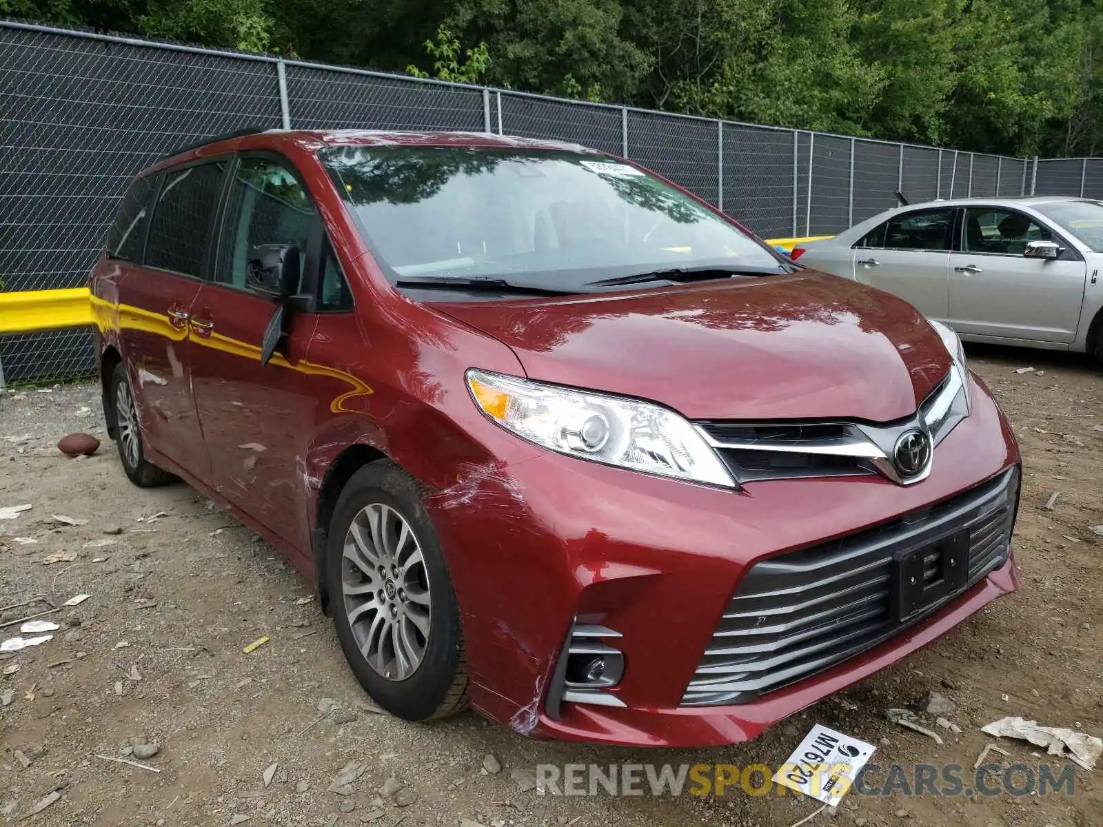 1 Photograph of a damaged car 5TDYZ3DC0LS083901 TOYOTA SIENNA 2020