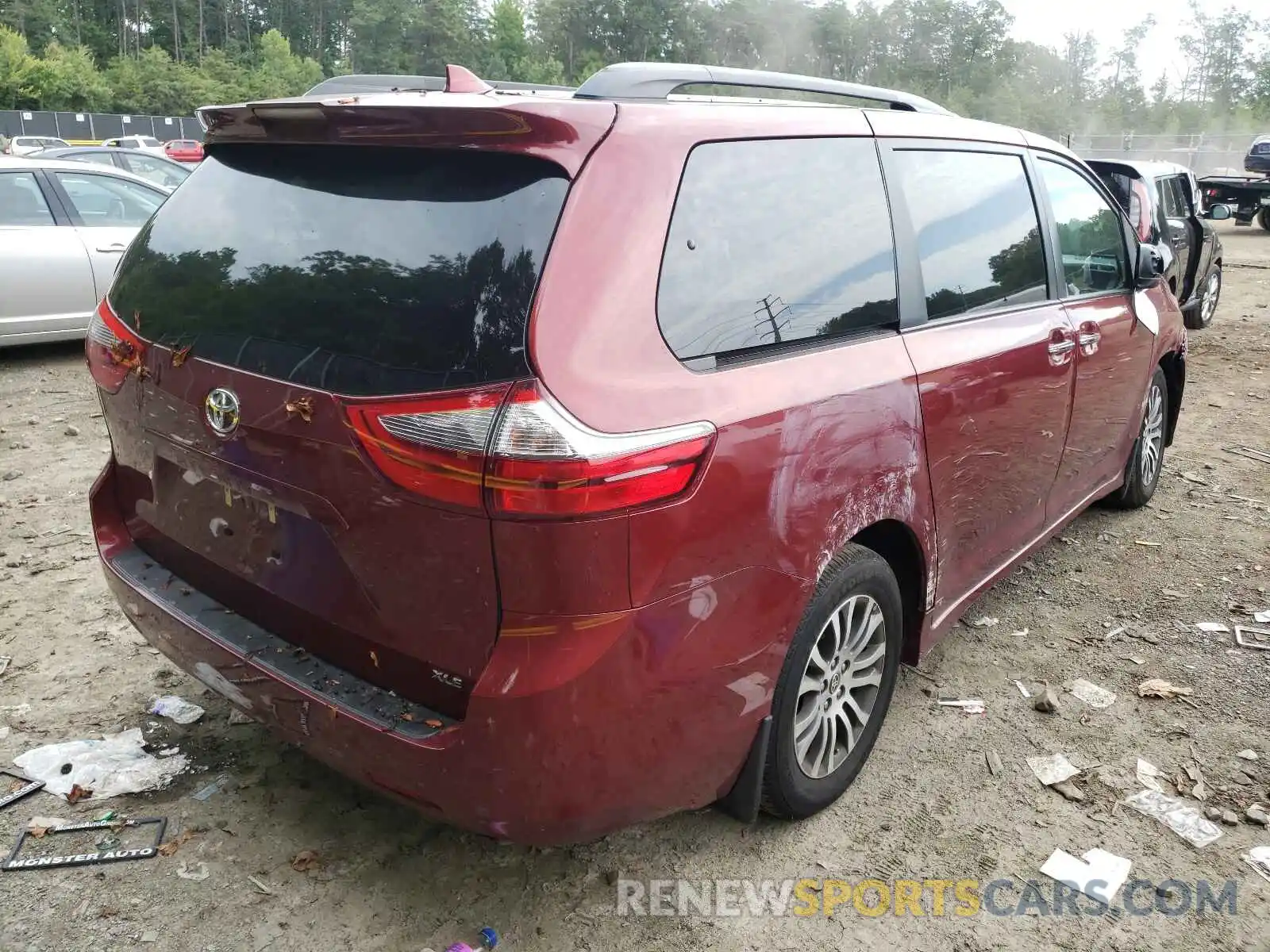 4 Photograph of a damaged car 5TDYZ3DC0LS083901 TOYOTA SIENNA 2020