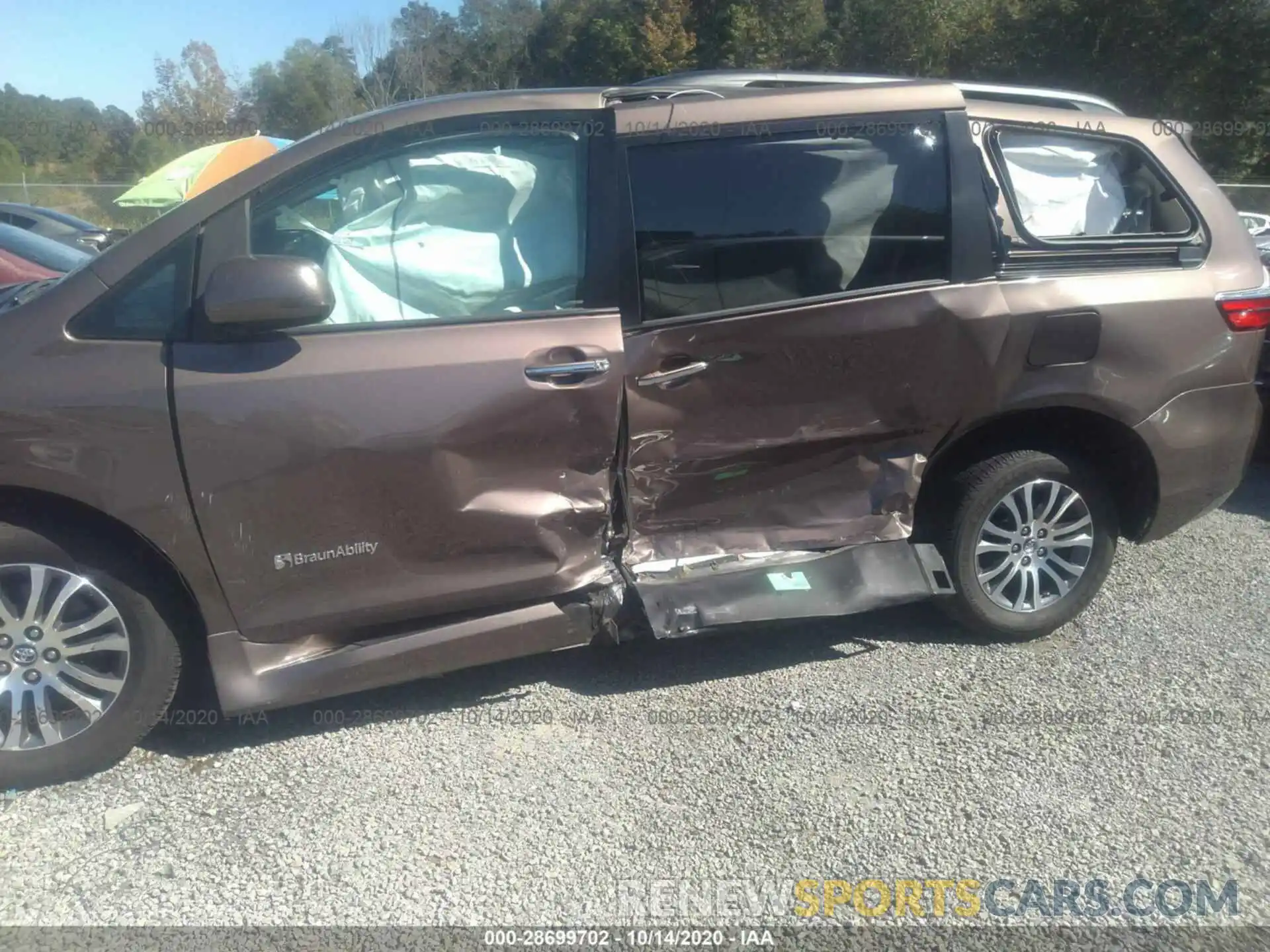 6 Photograph of a damaged car 5TDYZ3DC1LS044606 TOYOTA SIENNA 2020