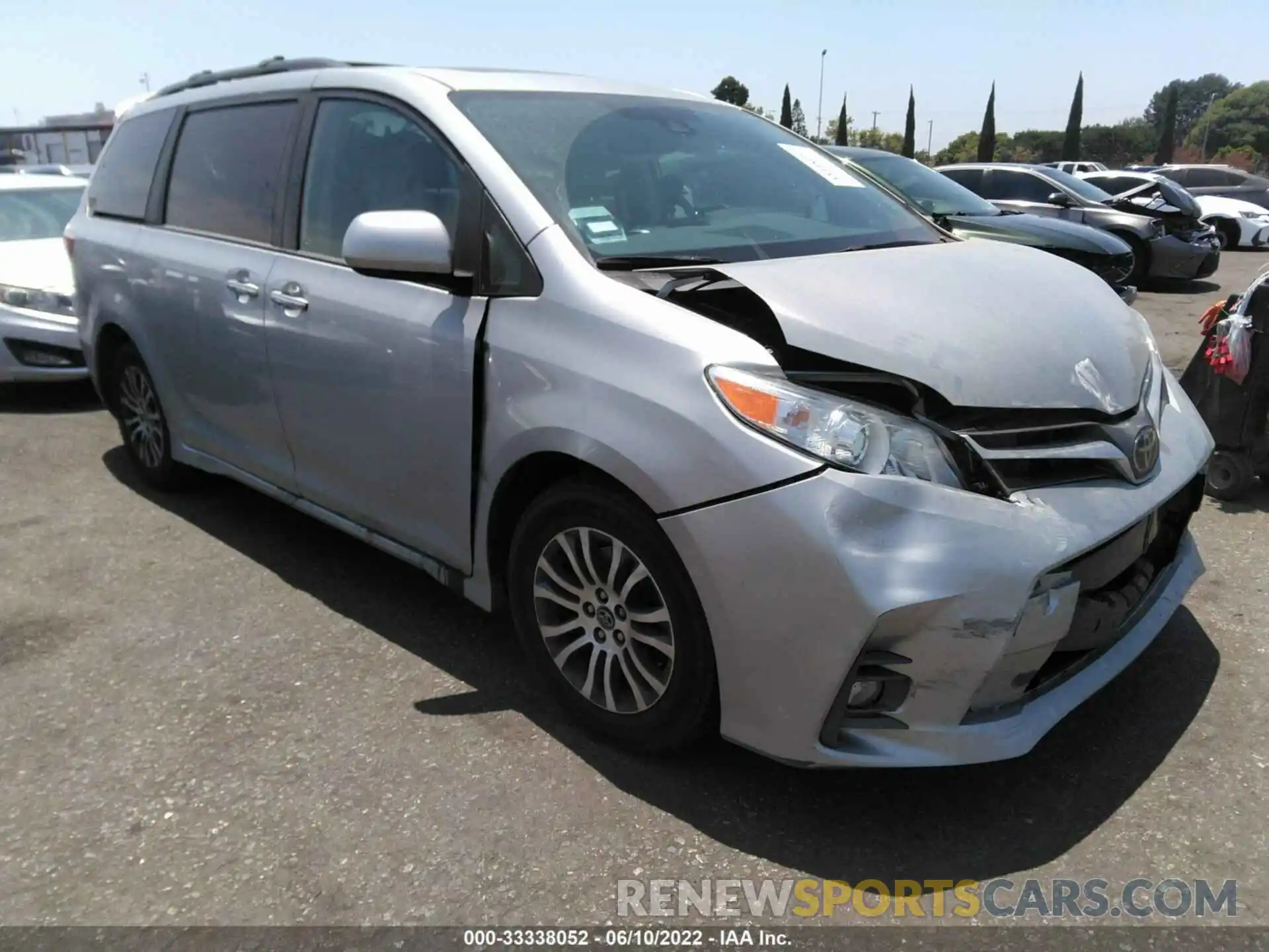 1 Photograph of a damaged car 5TDYZ3DC1LS044850 TOYOTA SIENNA 2020