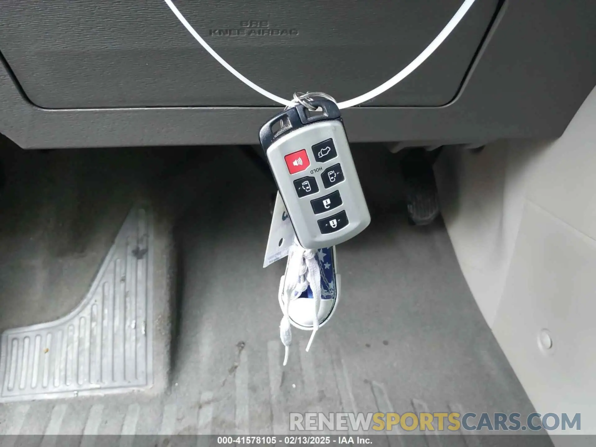 11 Photograph of a damaged car 5TDYZ3DC1LS049188 TOYOTA SIENNA 2020