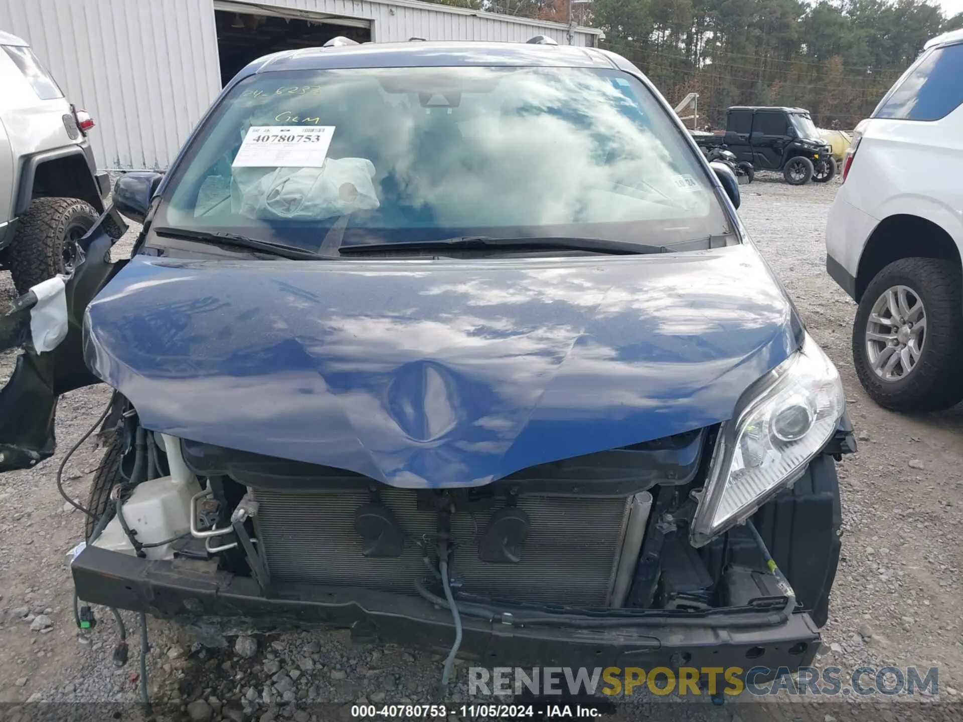 11 Photograph of a damaged car 5TDYZ3DC1LS051118 TOYOTA SIENNA 2020