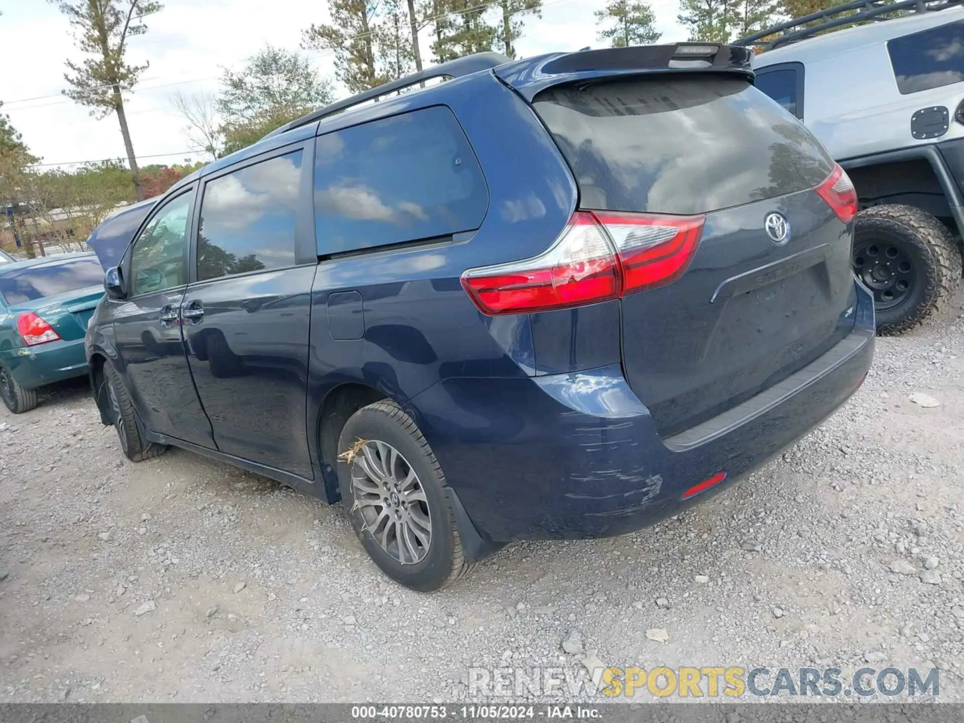 3 Photograph of a damaged car 5TDYZ3DC1LS051118 TOYOTA SIENNA 2020