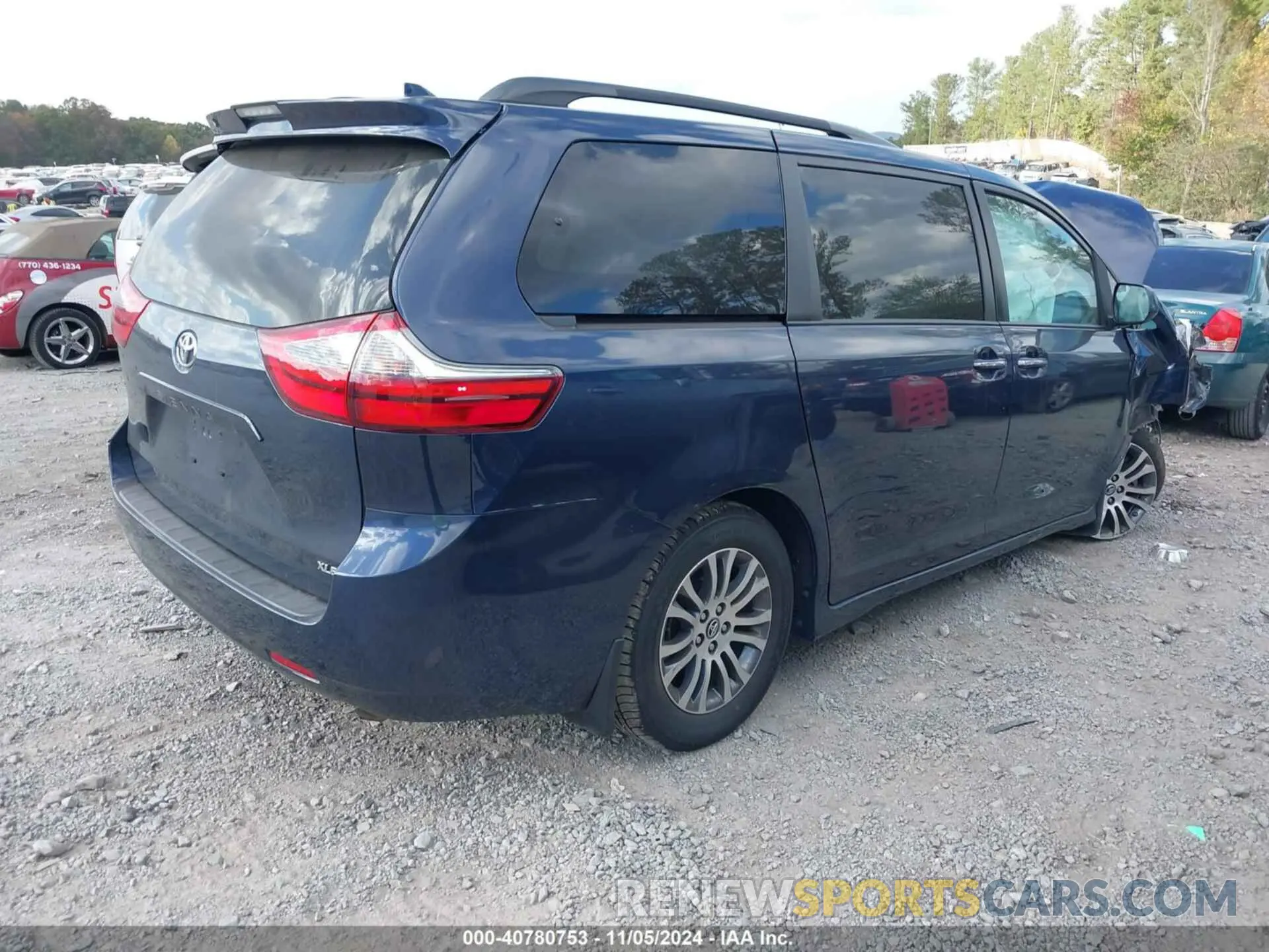 4 Photograph of a damaged car 5TDYZ3DC1LS051118 TOYOTA SIENNA 2020
