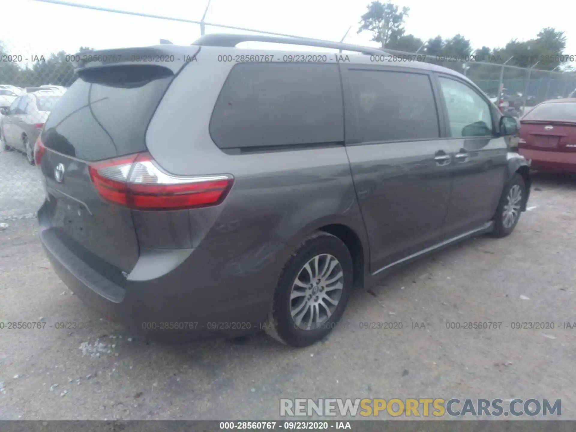 4 Photograph of a damaged car 5TDYZ3DC1LS055413 TOYOTA SIENNA 2020