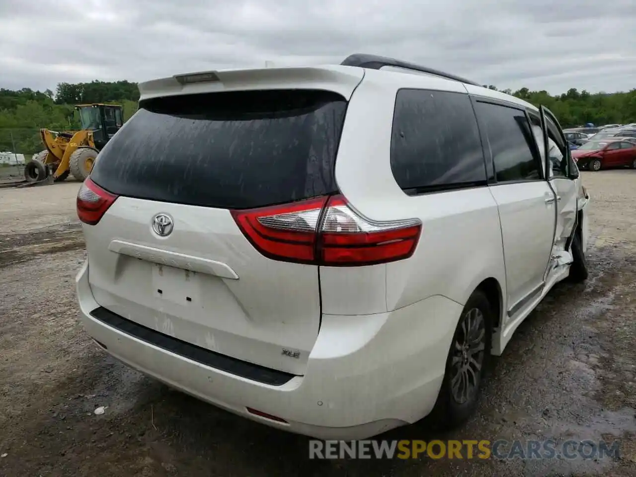 4 Photograph of a damaged car 5TDYZ3DC1LS055895 TOYOTA SIENNA 2020