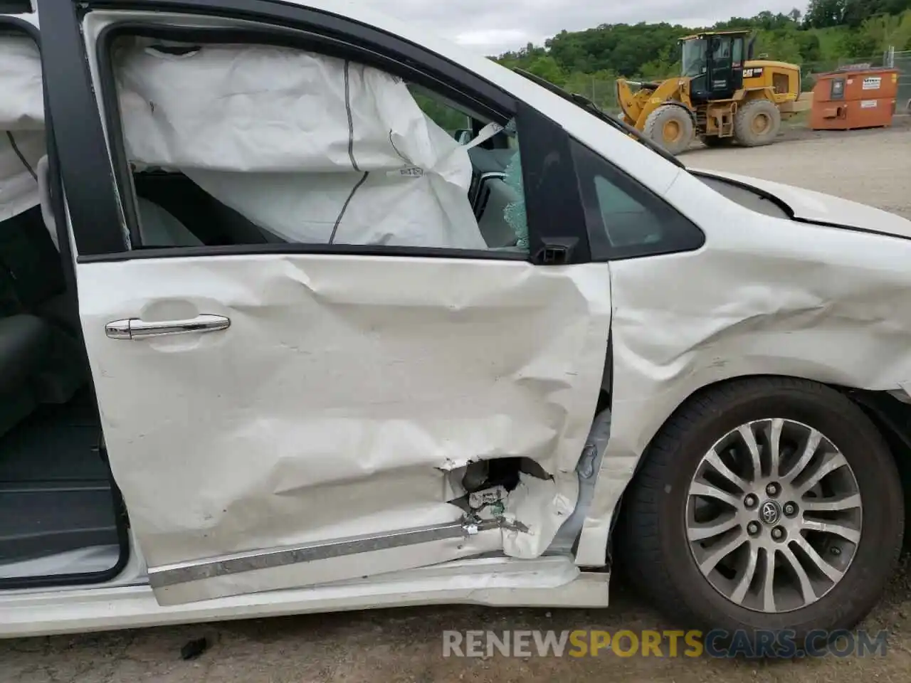 9 Photograph of a damaged car 5TDYZ3DC1LS055895 TOYOTA SIENNA 2020