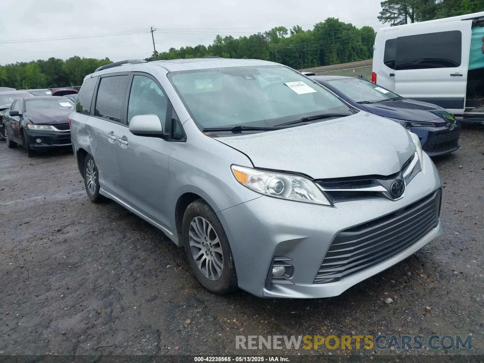 1 Photograph of a damaged car 5TDYZ3DC1LS081624 TOYOTA SIENNA 2020