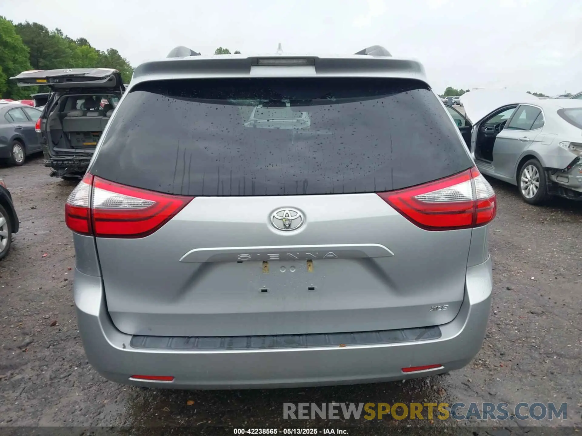 16 Photograph of a damaged car 5TDYZ3DC1LS081624 TOYOTA SIENNA 2020