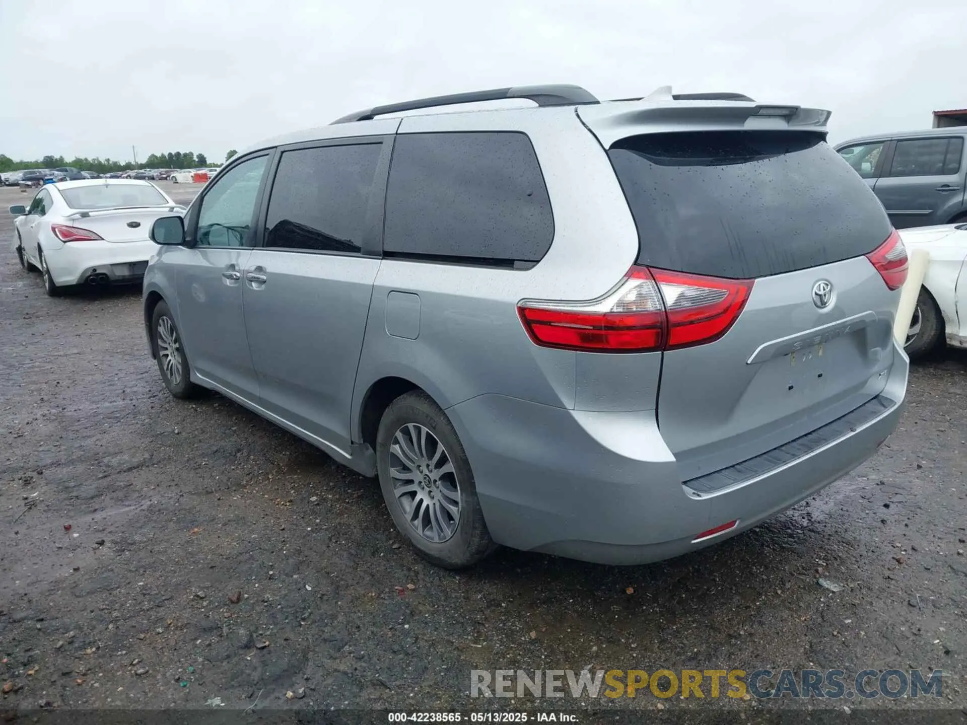 3 Photograph of a damaged car 5TDYZ3DC1LS081624 TOYOTA SIENNA 2020