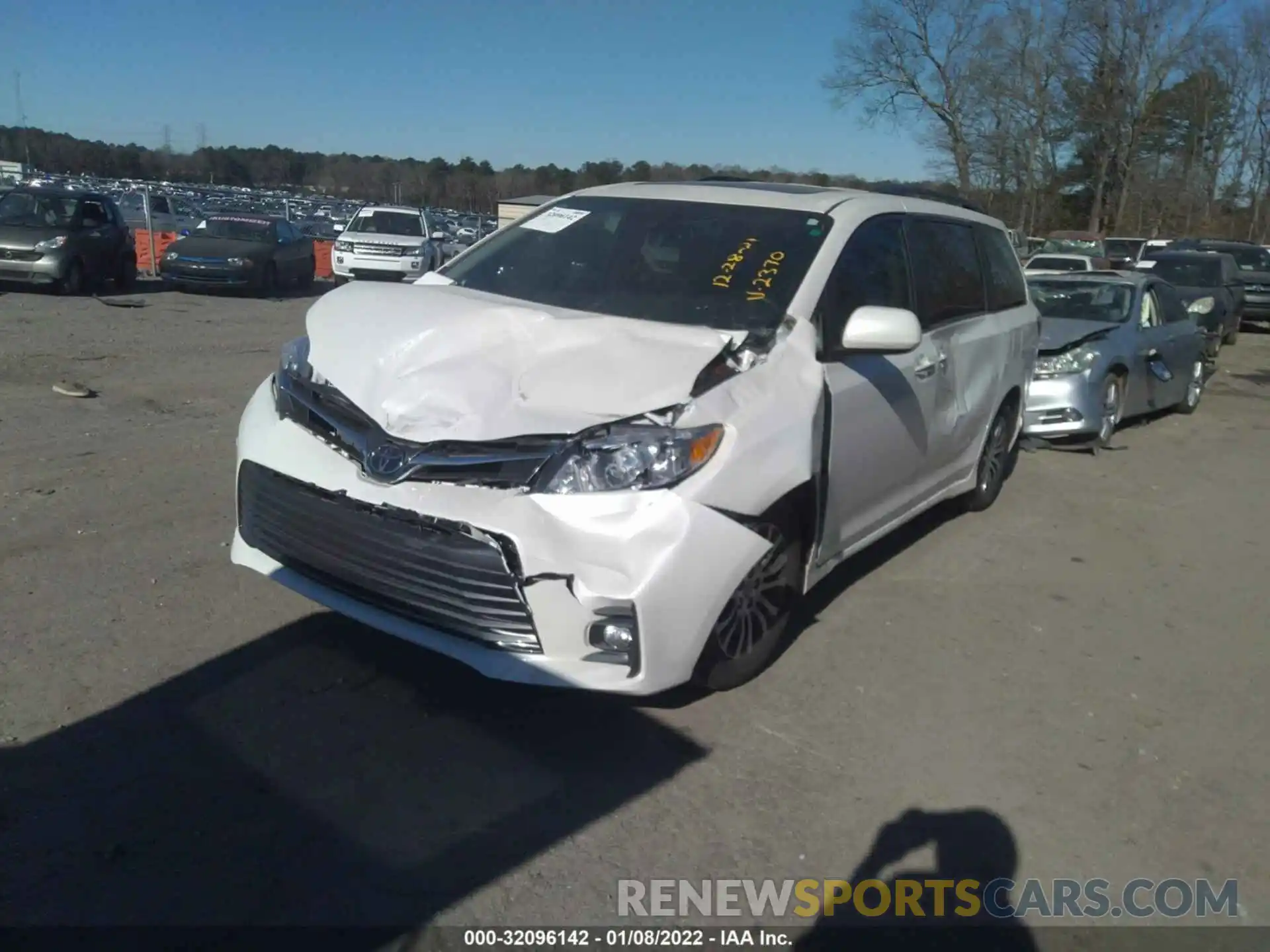 2 Photograph of a damaged car 5TDYZ3DC1LS082370 TOYOTA SIENNA 2020