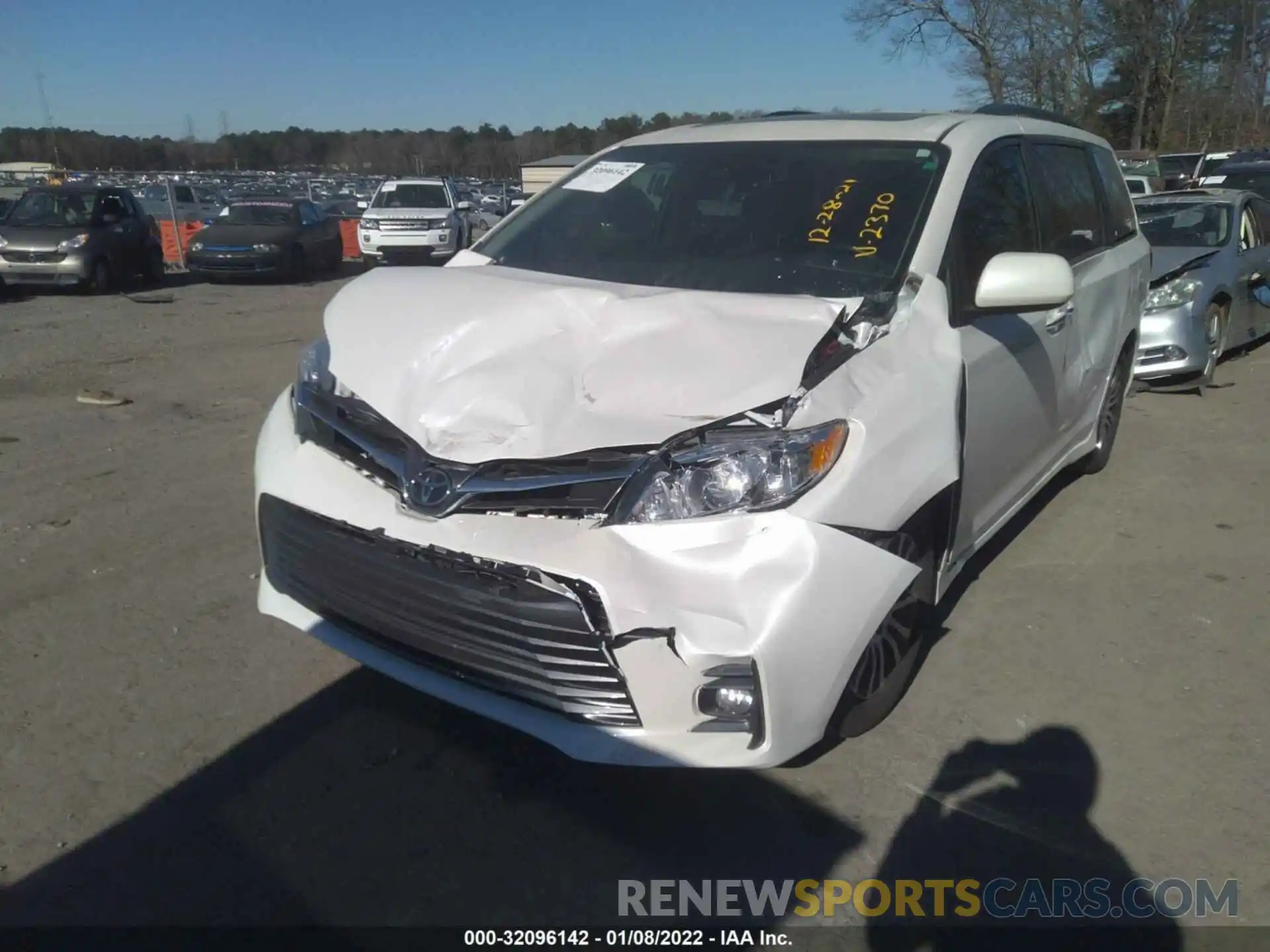 6 Photograph of a damaged car 5TDYZ3DC1LS082370 TOYOTA SIENNA 2020