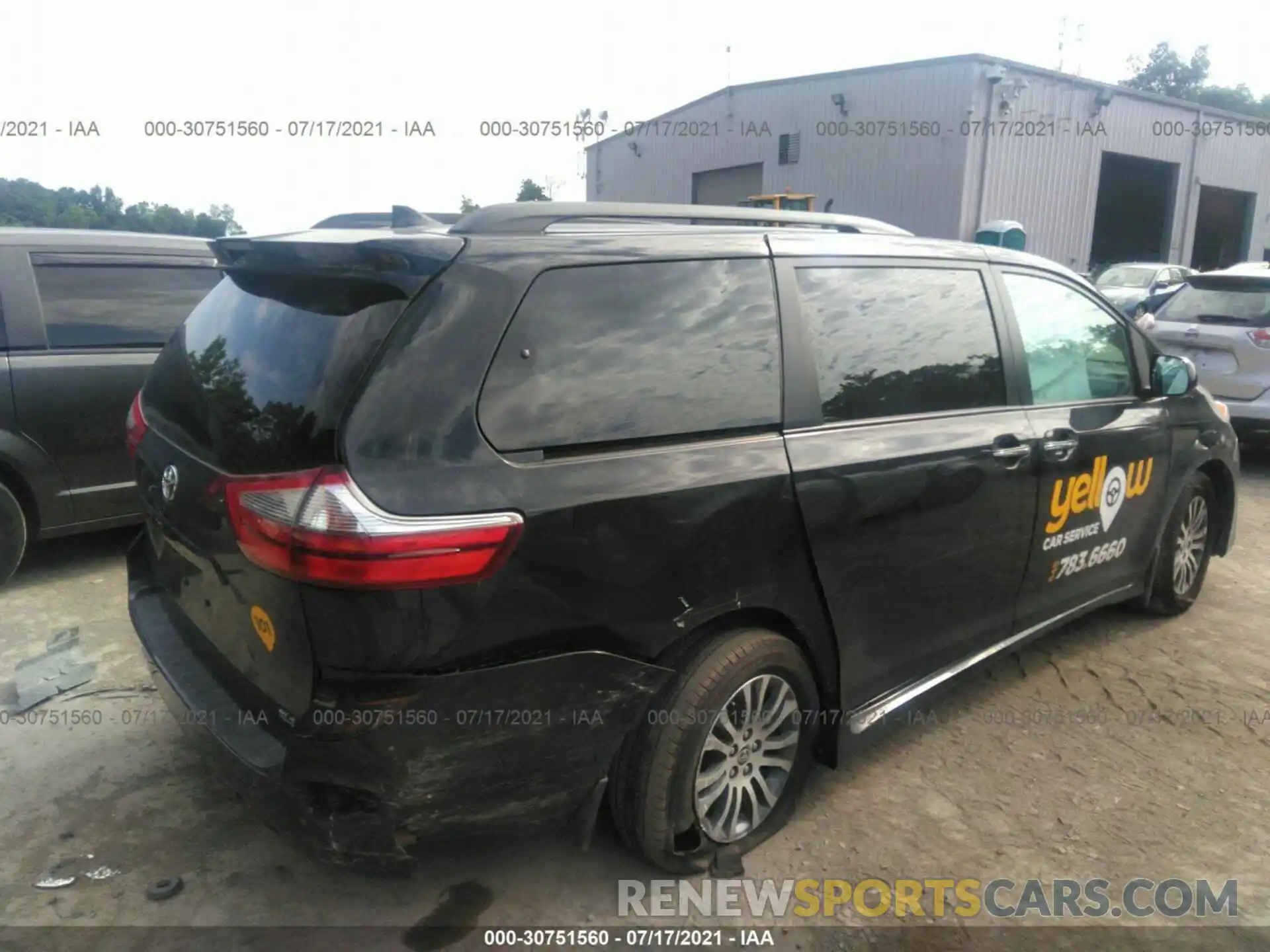 4 Photograph of a damaged car 5TDYZ3DC1LS085897 TOYOTA SIENNA 2020