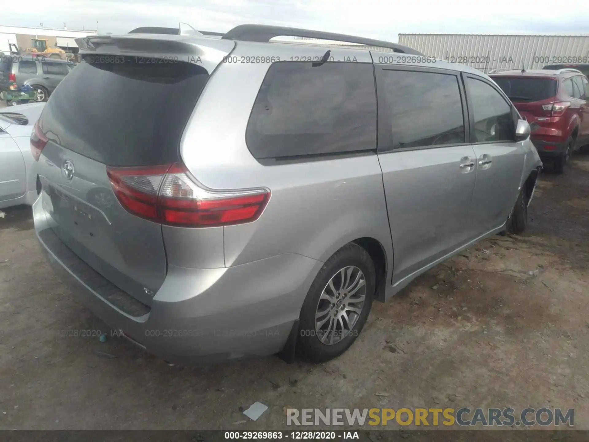 4 Photograph of a damaged car 5TDYZ3DC1LS088072 TOYOTA SIENNA 2020