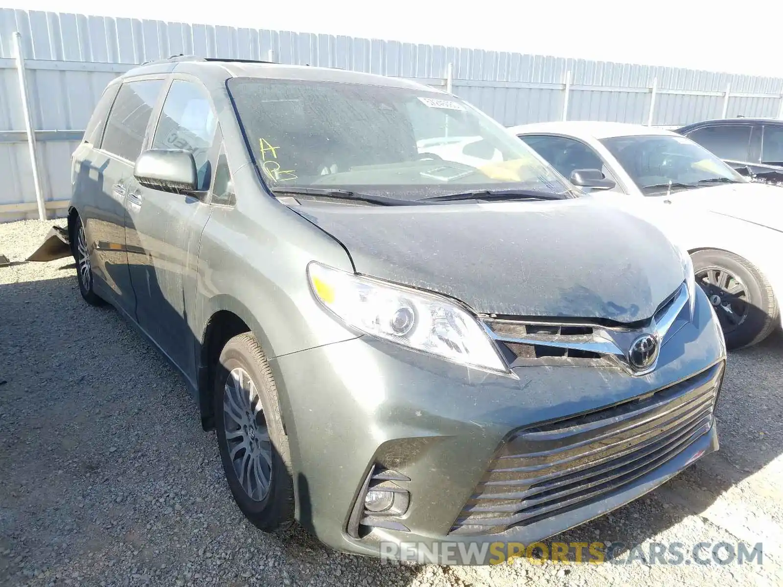 1 Photograph of a damaged car 5TDYZ3DC2LS041021 TOYOTA SIENNA 2020