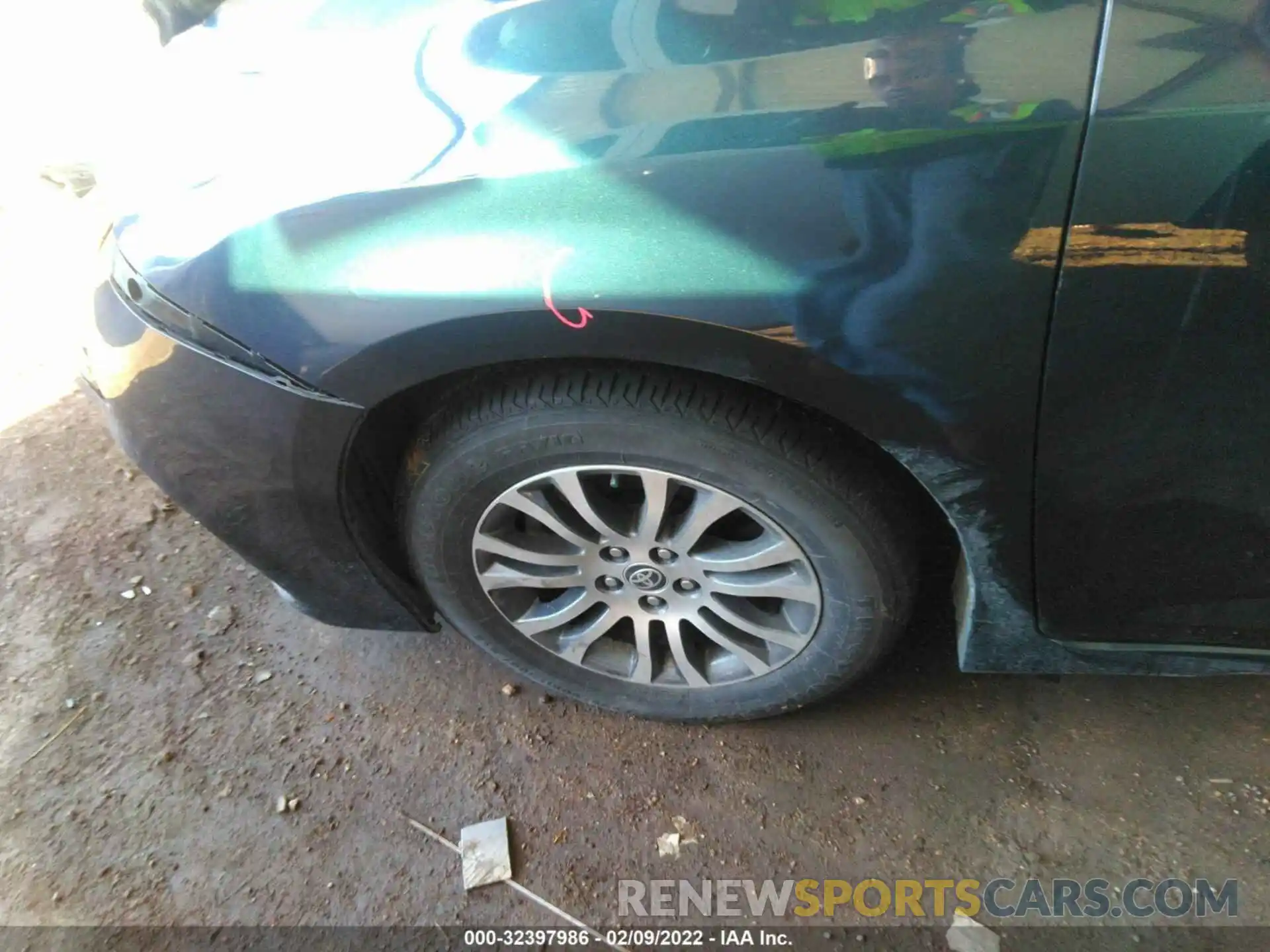 12 Photograph of a damaged car 5TDYZ3DC2LS068669 TOYOTA SIENNA 2020