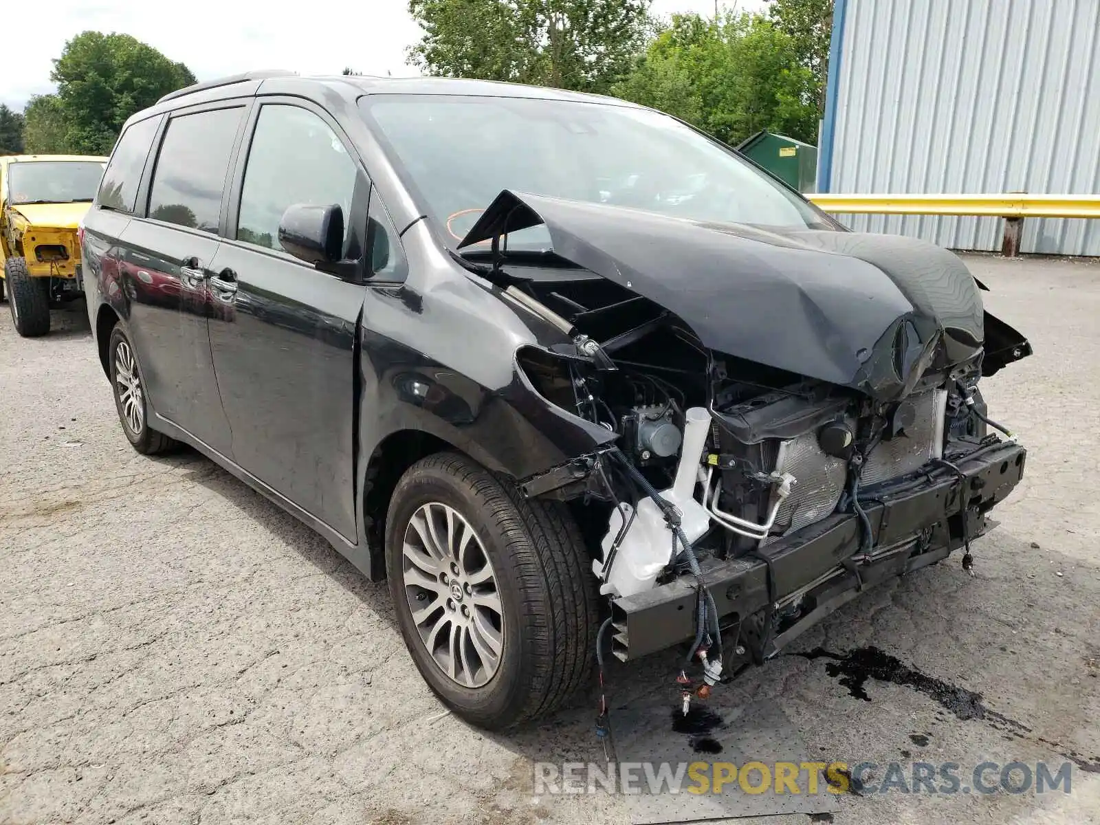 1 Photograph of a damaged car 5TDYZ3DC3LS025054 TOYOTA SIENNA 2020