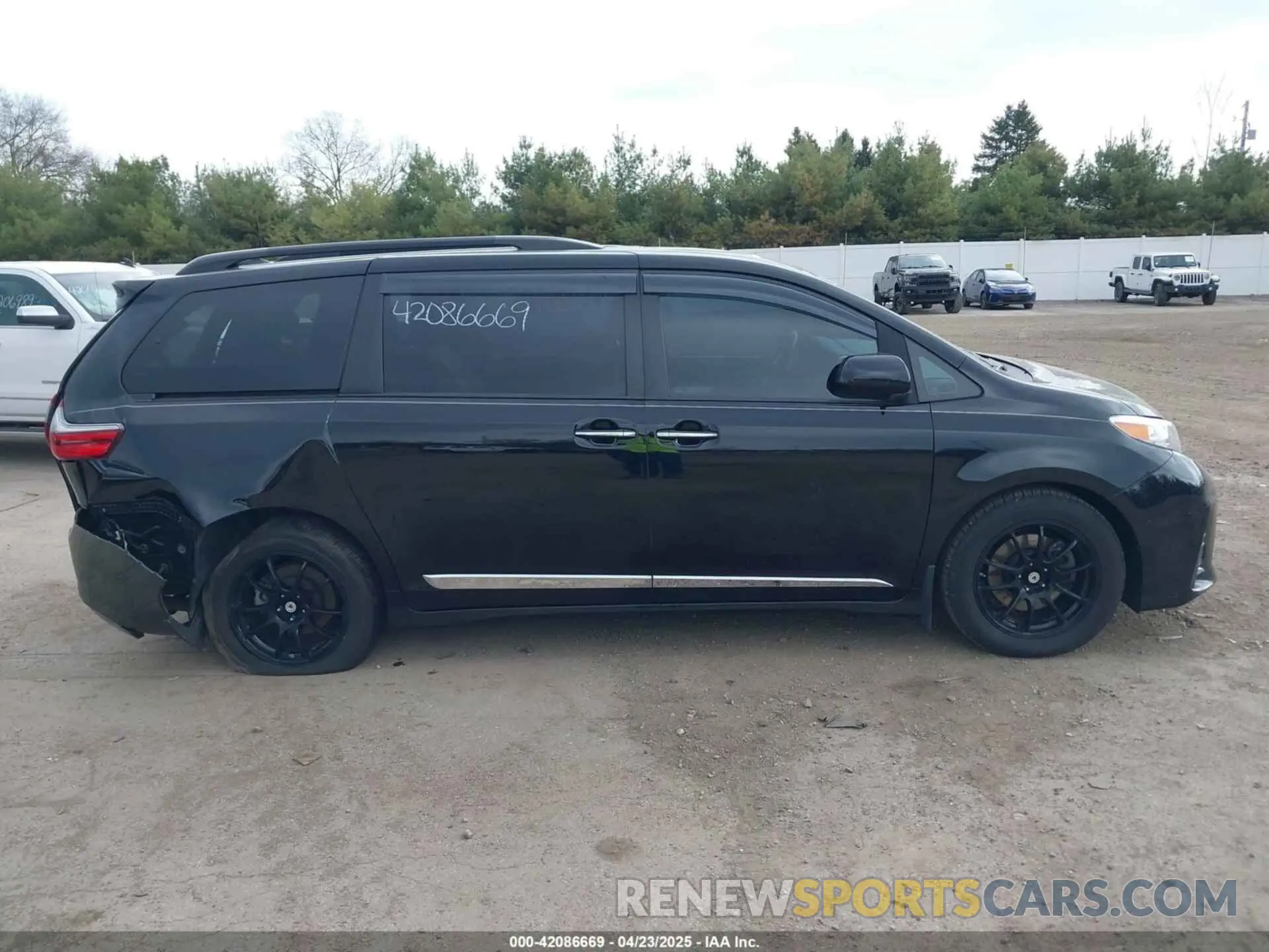 13 Photograph of a damaged car 5TDYZ3DC3LS034532 TOYOTA SIENNA 2020