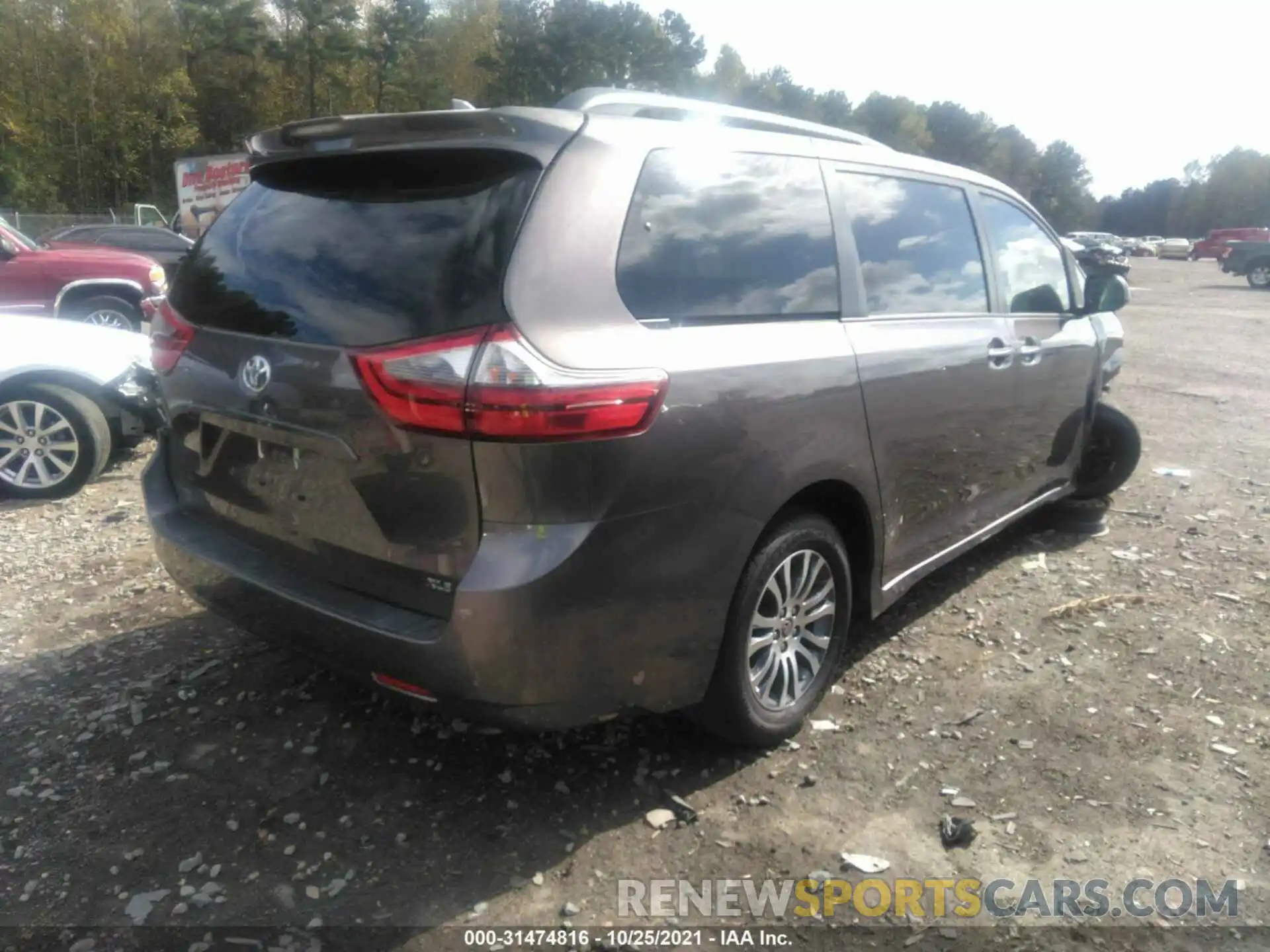 4 Photograph of a damaged car 5TDYZ3DC3LS078210 TOYOTA SIENNA 2020