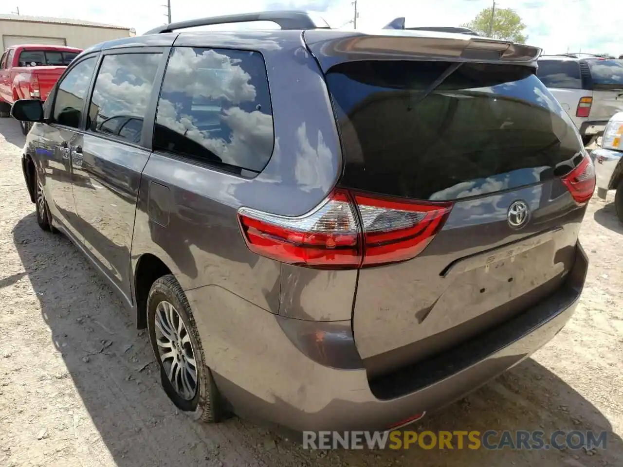 3 Photograph of a damaged car 5TDYZ3DC3LS084444 TOYOTA SIENNA 2020